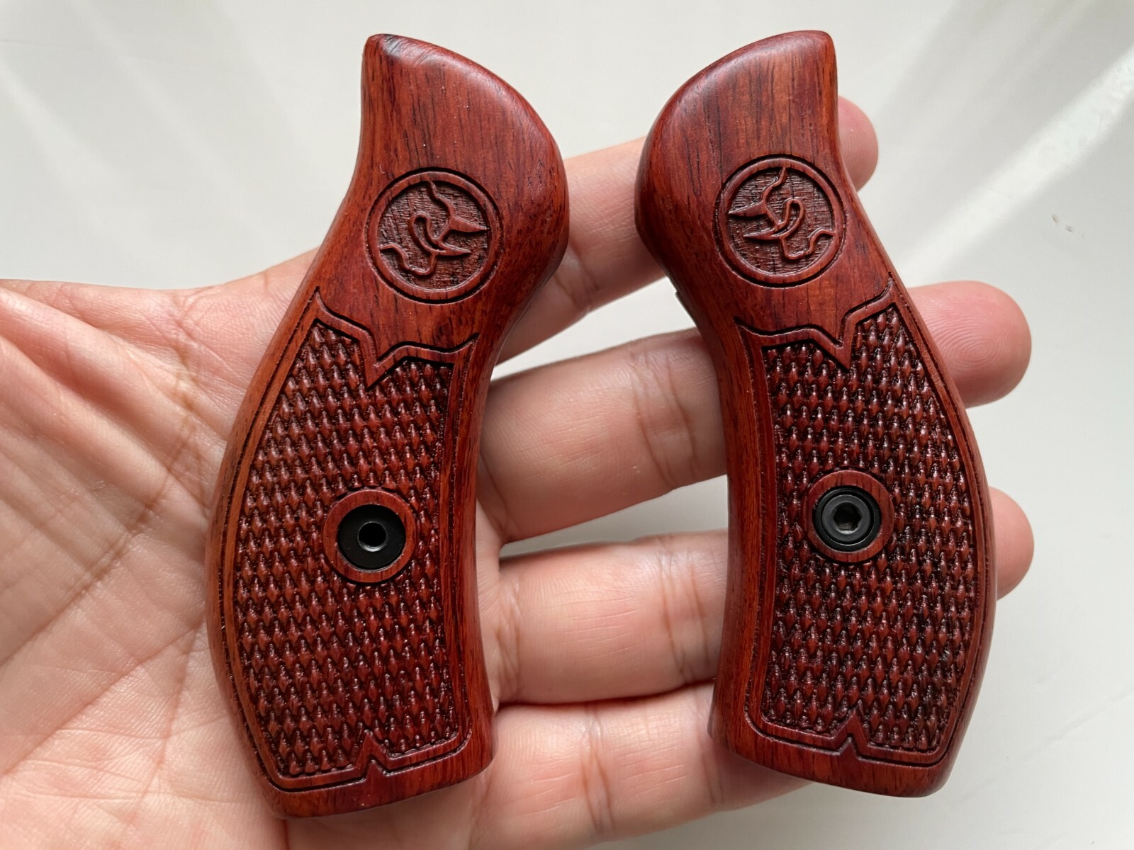 Decorate wood Grips for Taurus Small Frame M85 605 850 851 905 941.38 Special