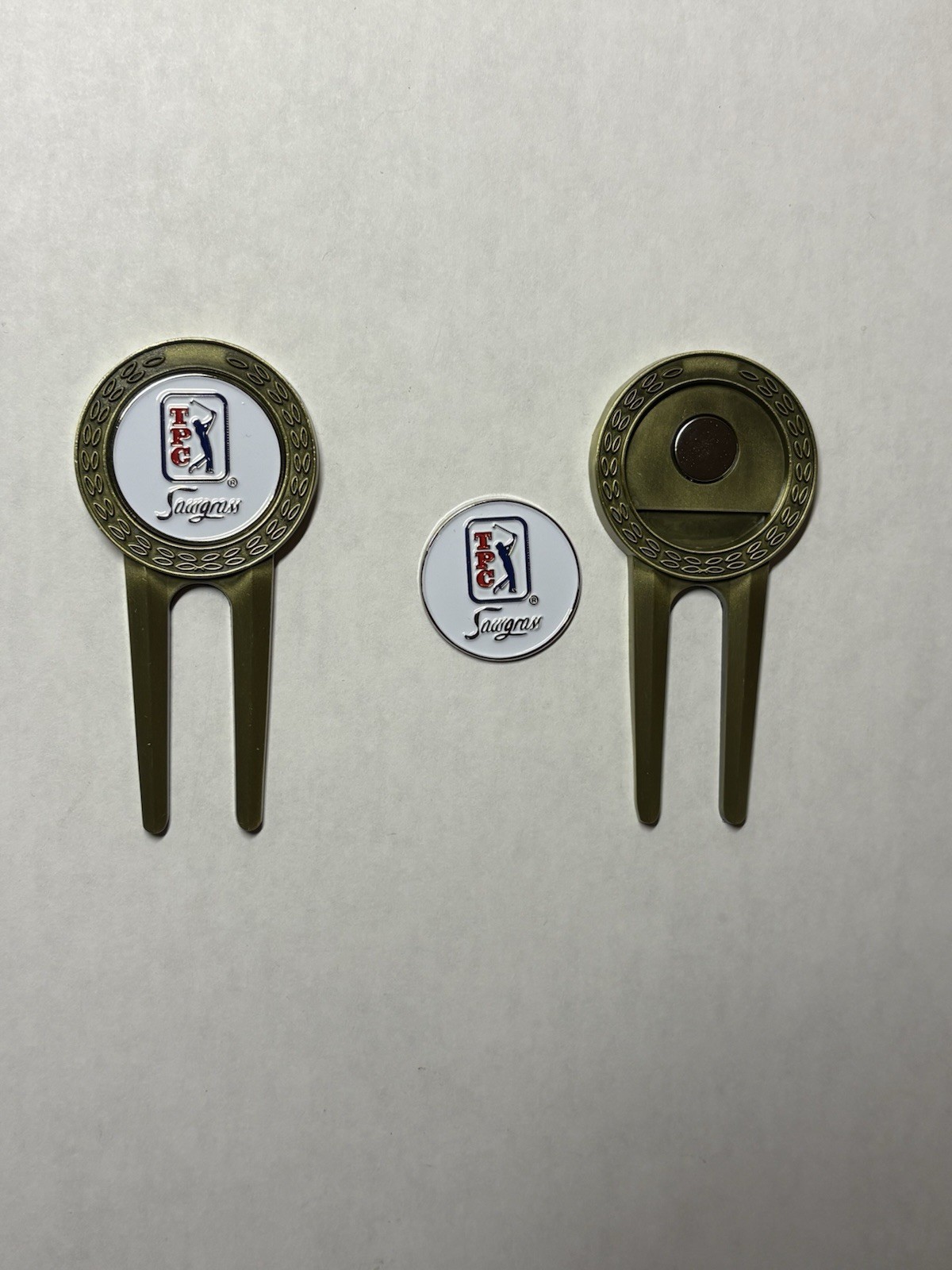 (1) TPC Sawgrass Divot Tool & 1" Coin Style Golf Marker - Ponte Vedra Beach, FL