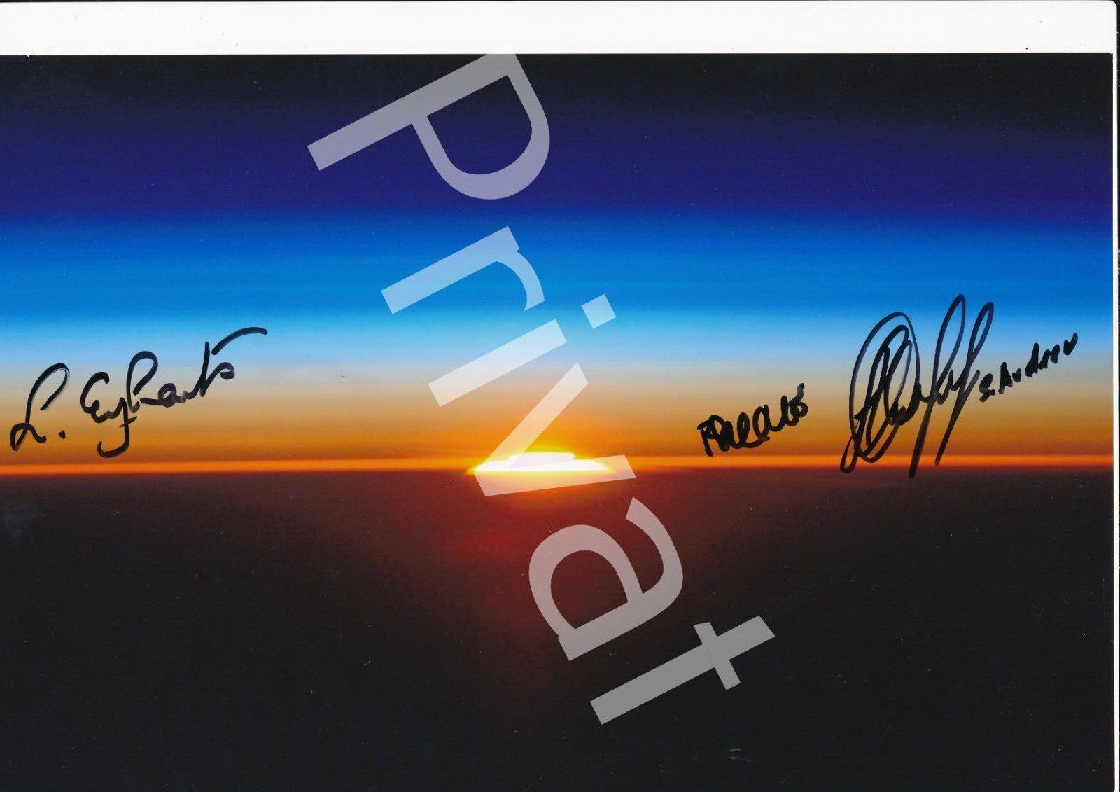 Nasa 3 Autographs Pedro Francisco Duque, Léopold Eyharts and illegible O1