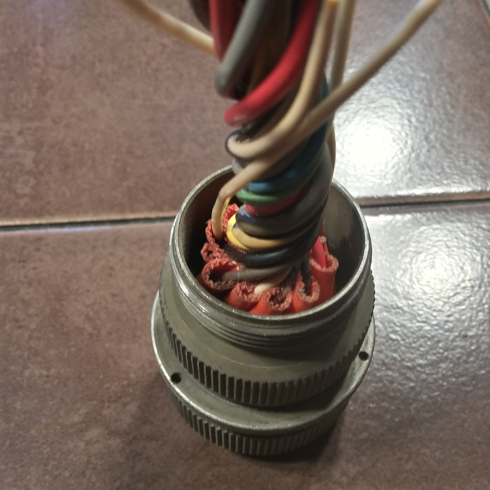 Amphenol AN3106A22-14S Connector