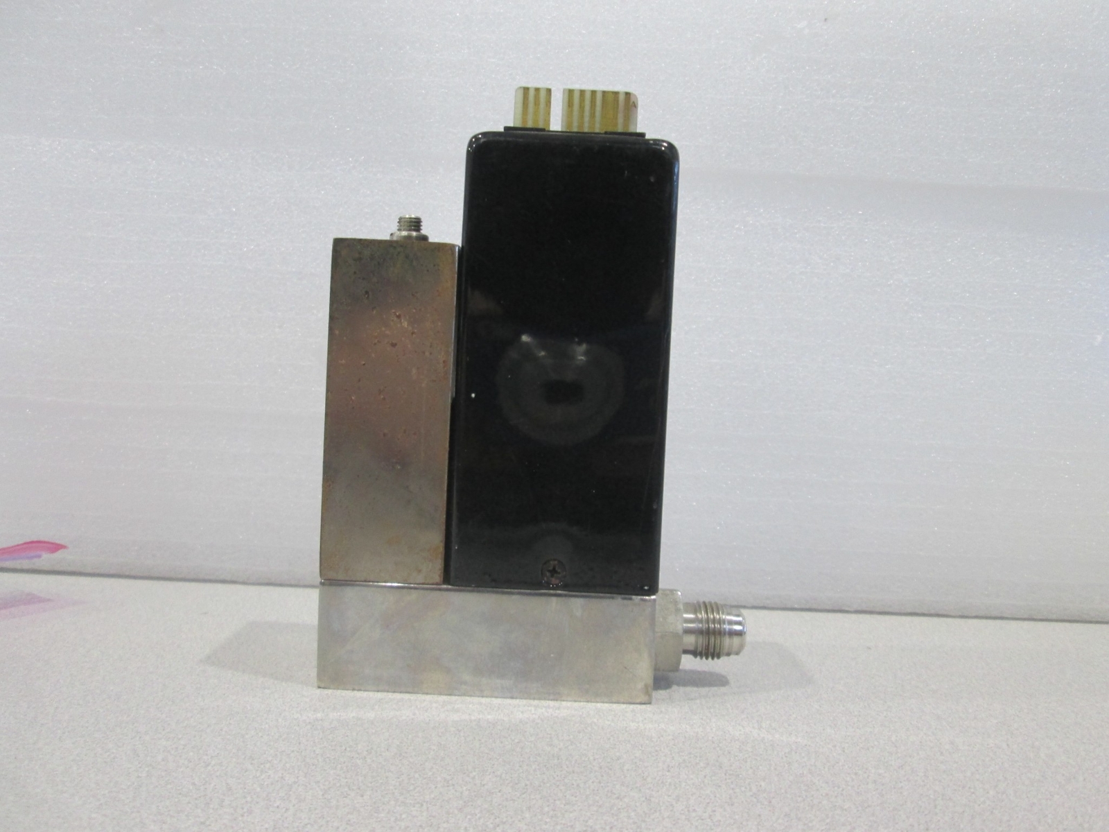 Unit UFC-1100 Mass Flow Controller, Gas o2, 1 SLM