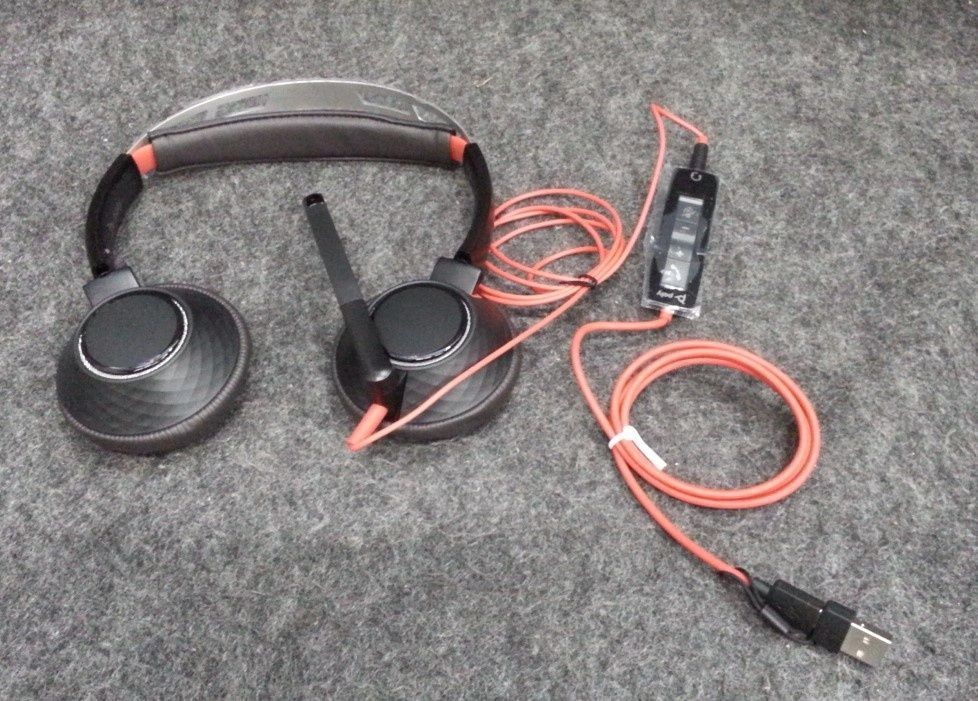 POLY BLACKWIRE 5220 Stereo USB-C Headset + 3.5mm Plug + USB-C/A Adapter Black