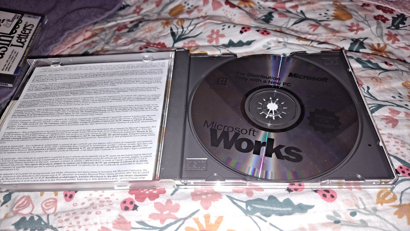 Microsoft Windows® 95 Microsoft Windows CE INSTALLATION CD