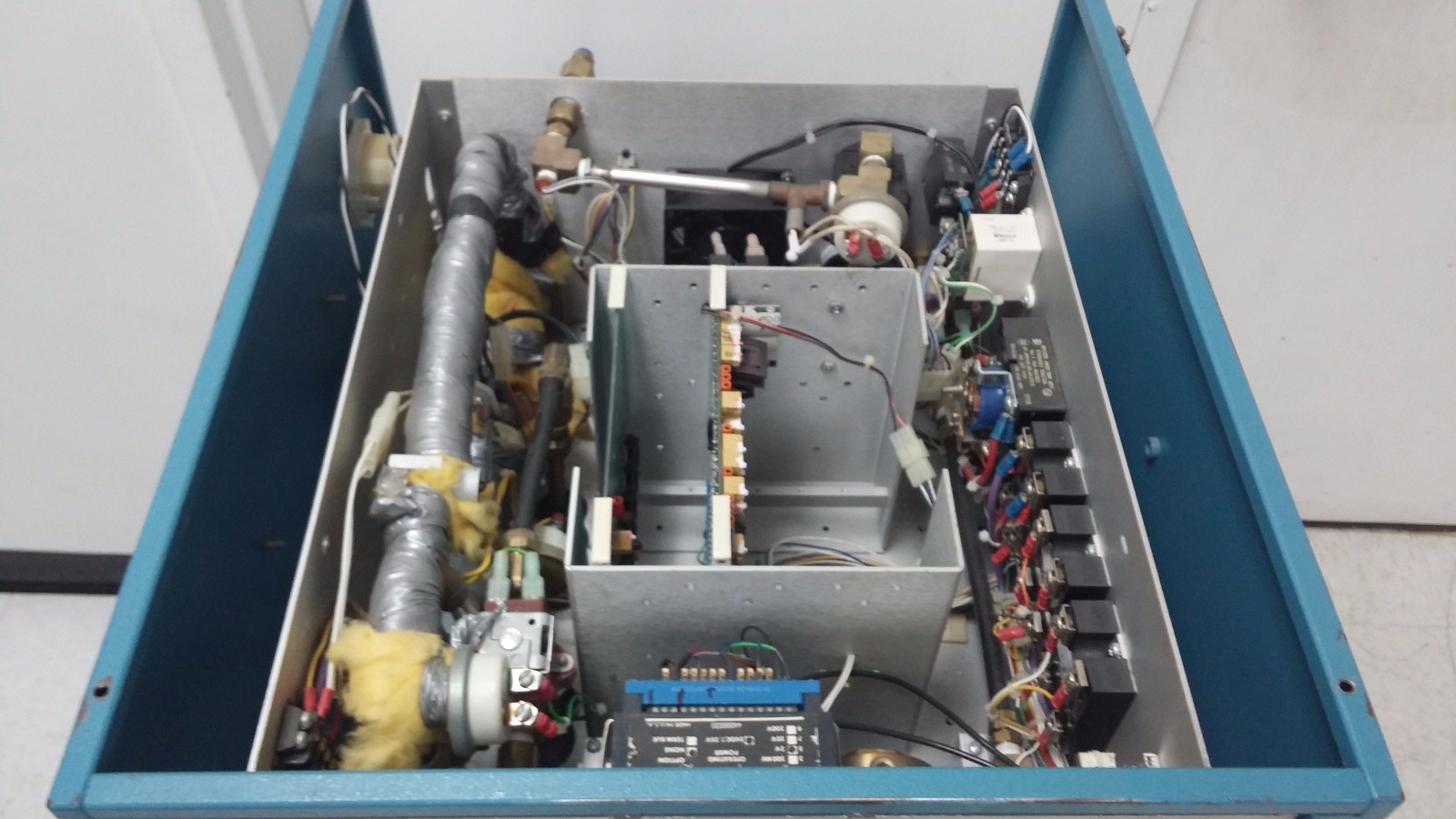 Thermonics T-2400R Temperature Forcing System