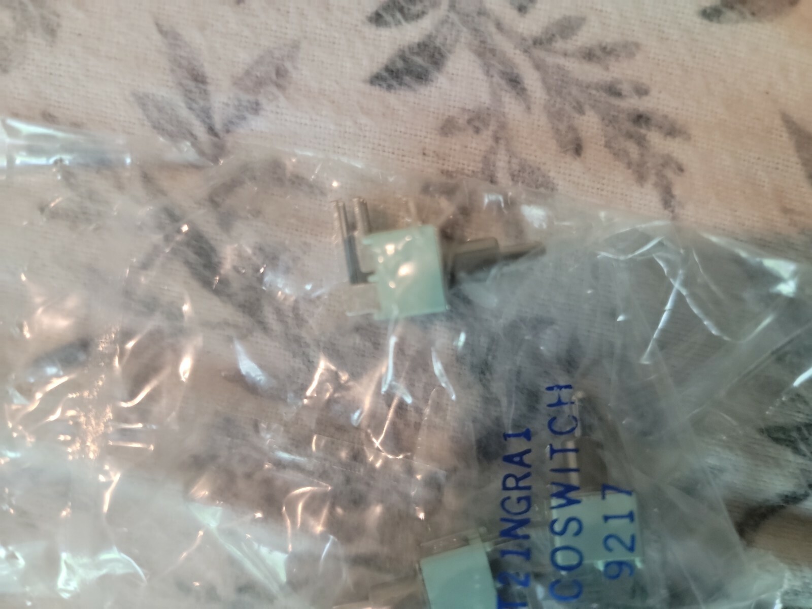 ALCO SWITCH TT21NGRA1 DPDT ON-ON .4VA TINY TOGGLE PC