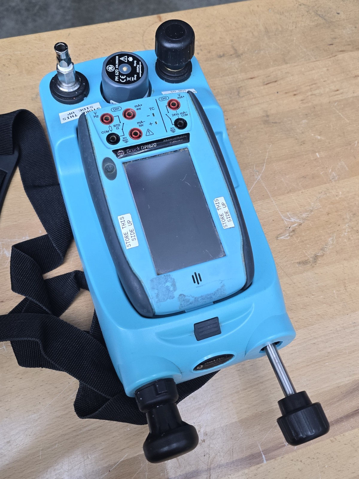Druck DPI 620 Multifunction Pressure Calibrator + Base PM 620 Module - Working