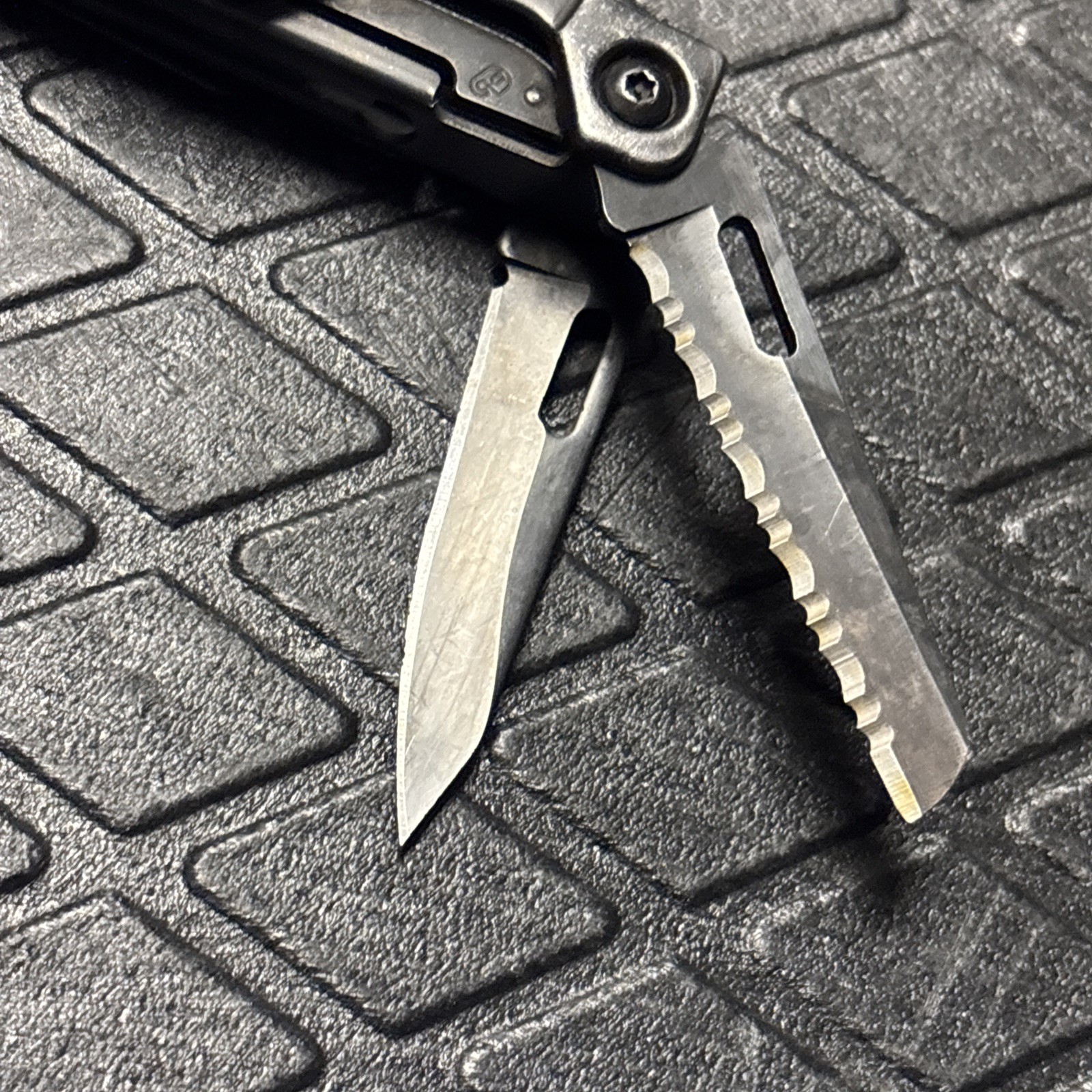 Leatherman OHT One Hand Tool Multitool - Black Oxide, Nice!