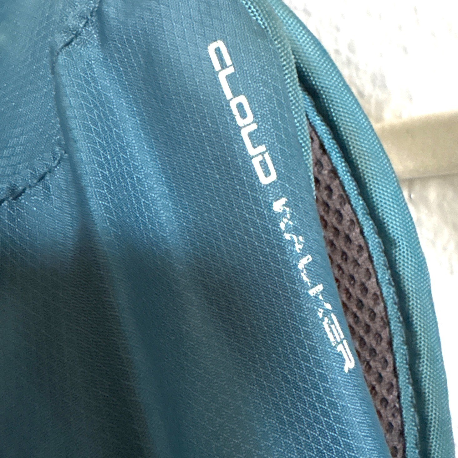 CamelBak Cloud Walker Teal Blue Hydration Backpack Hiking Daypack with Bladder