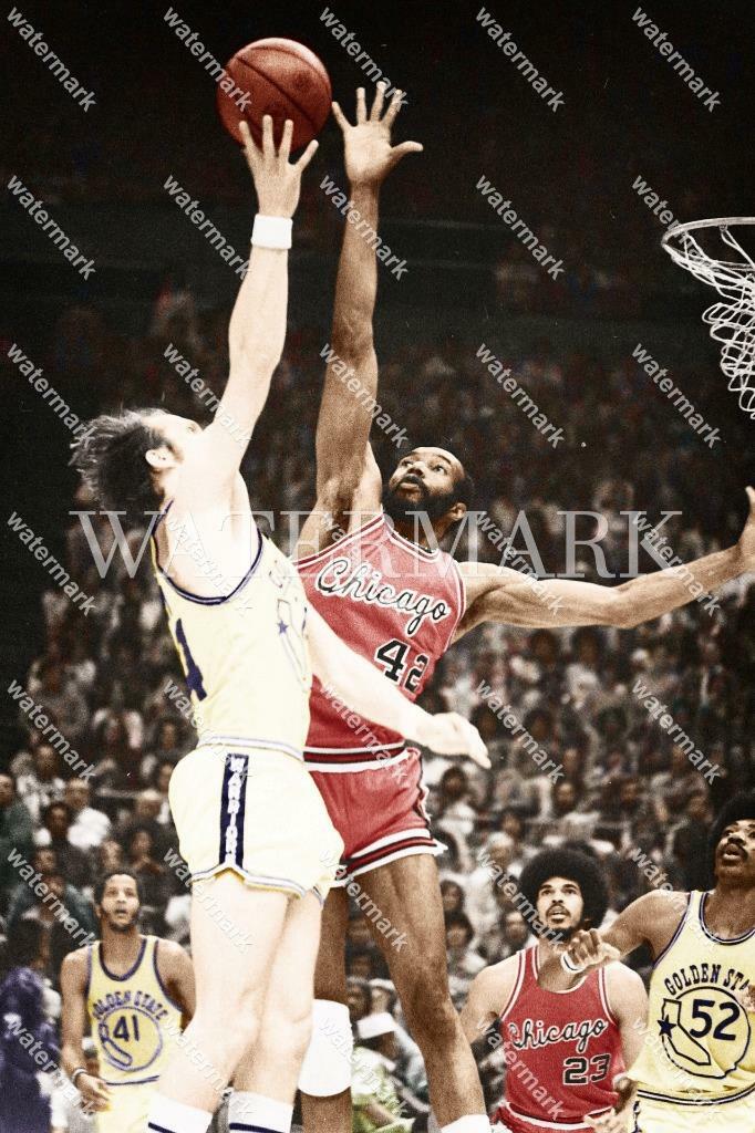 DM35 Rick Barry Shoots Over Nate Thurmond 8x10 11x14 16x20 Colorized Photo
