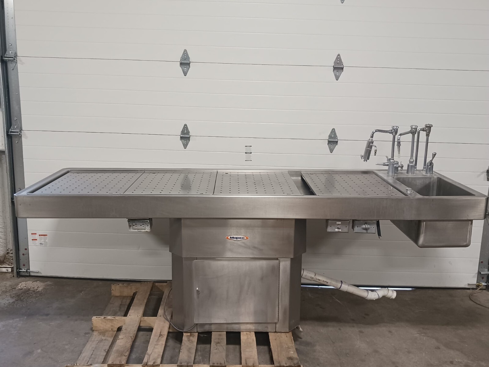 Mopec 158635 Elevating Autopsy Table CE200