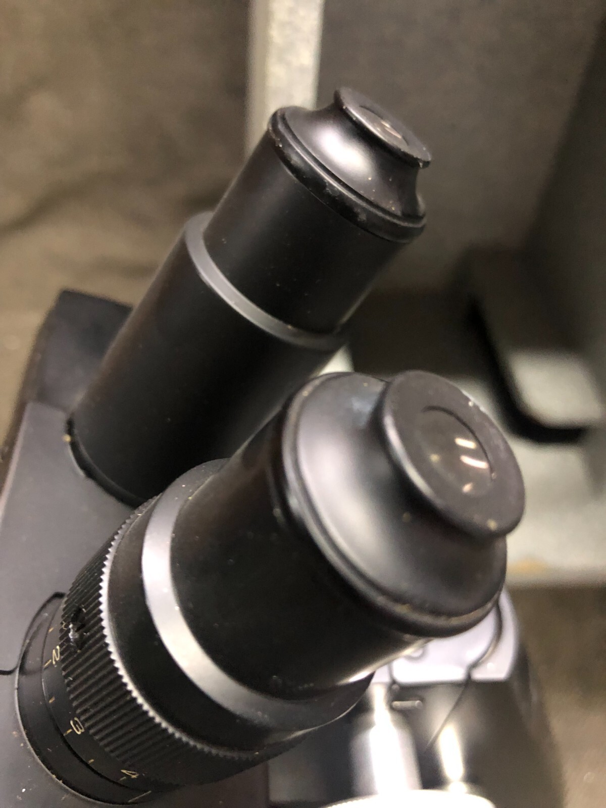 American Optical AO Stereo Microscope 3 Objectives B-35-83 w/Case NICE!!