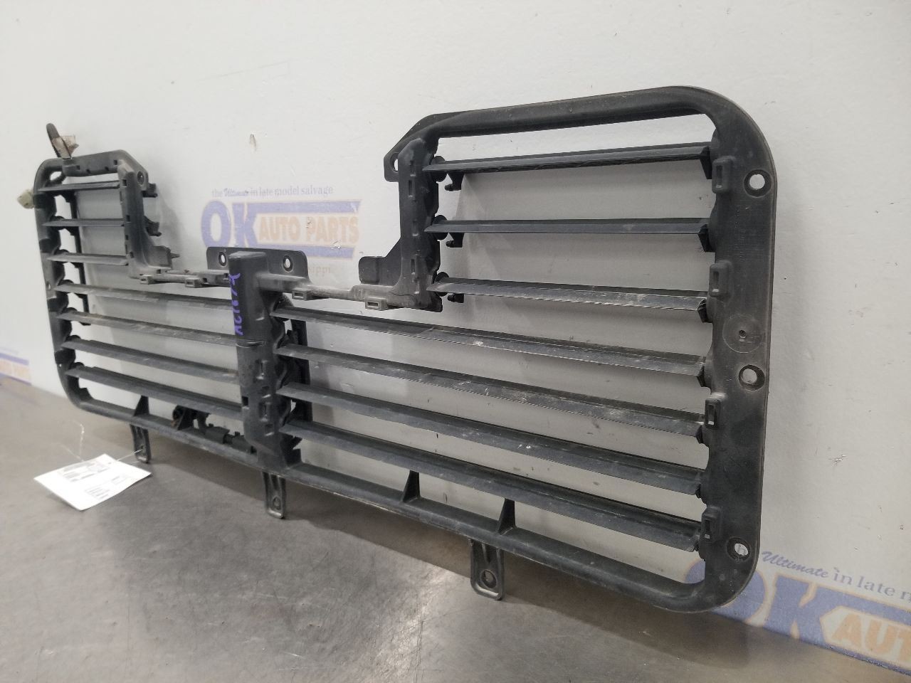 17 CHEVY SILVERADO 1500 4.3L AIR SHUTTER