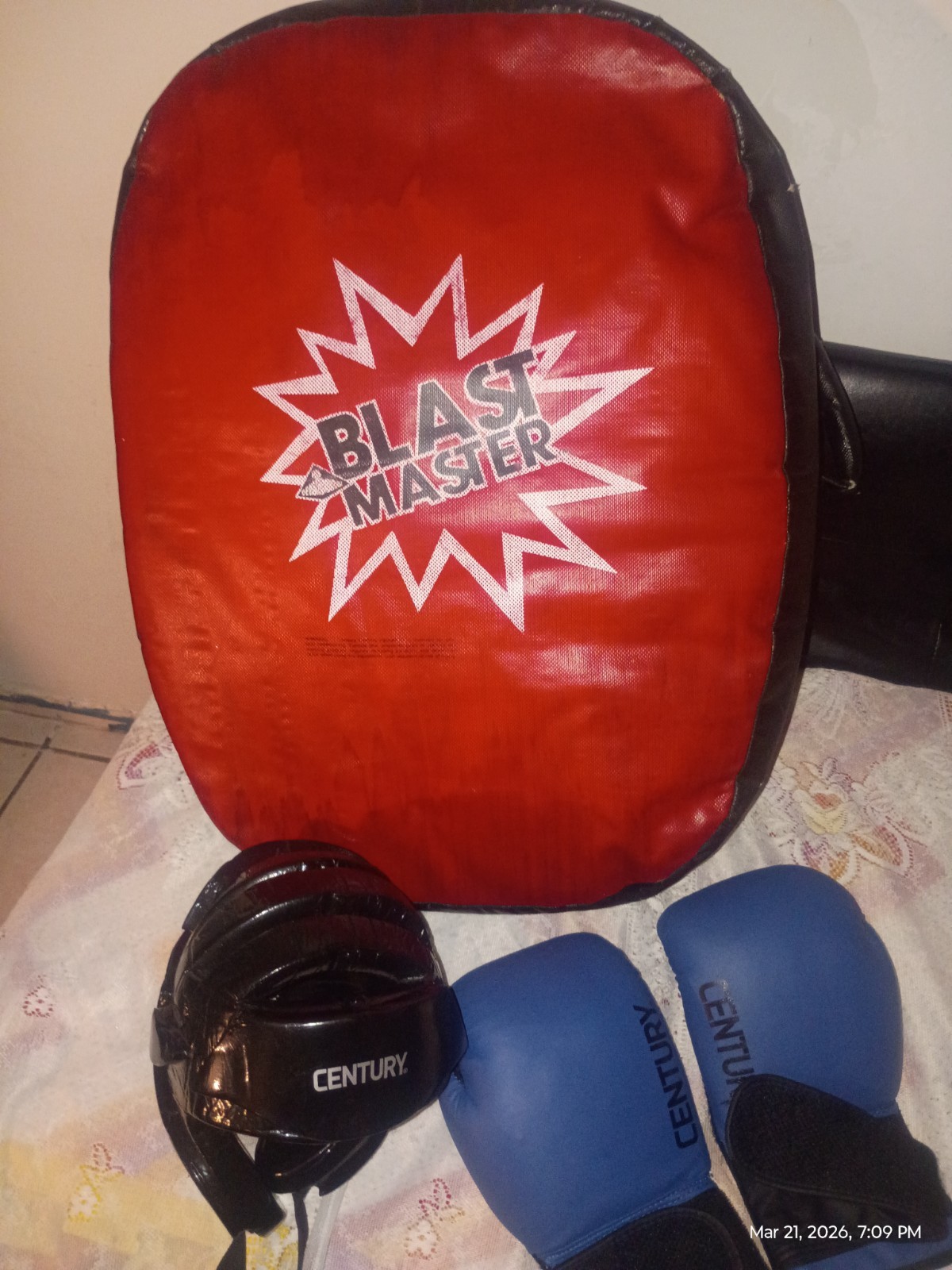 Century MMA Sparring Gloves Boxing Gloves Master Blaster Headgear