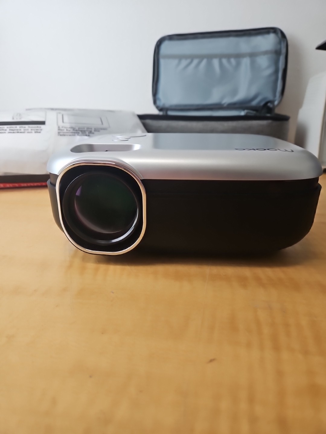 Mooka: Mini LCD Video Projector - RD-823 in soft case AND 120" projector screen