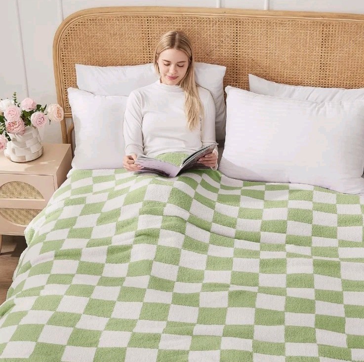 Super Soft Luxurious Warm Checkered Throw Blanket 60x80- Green and White