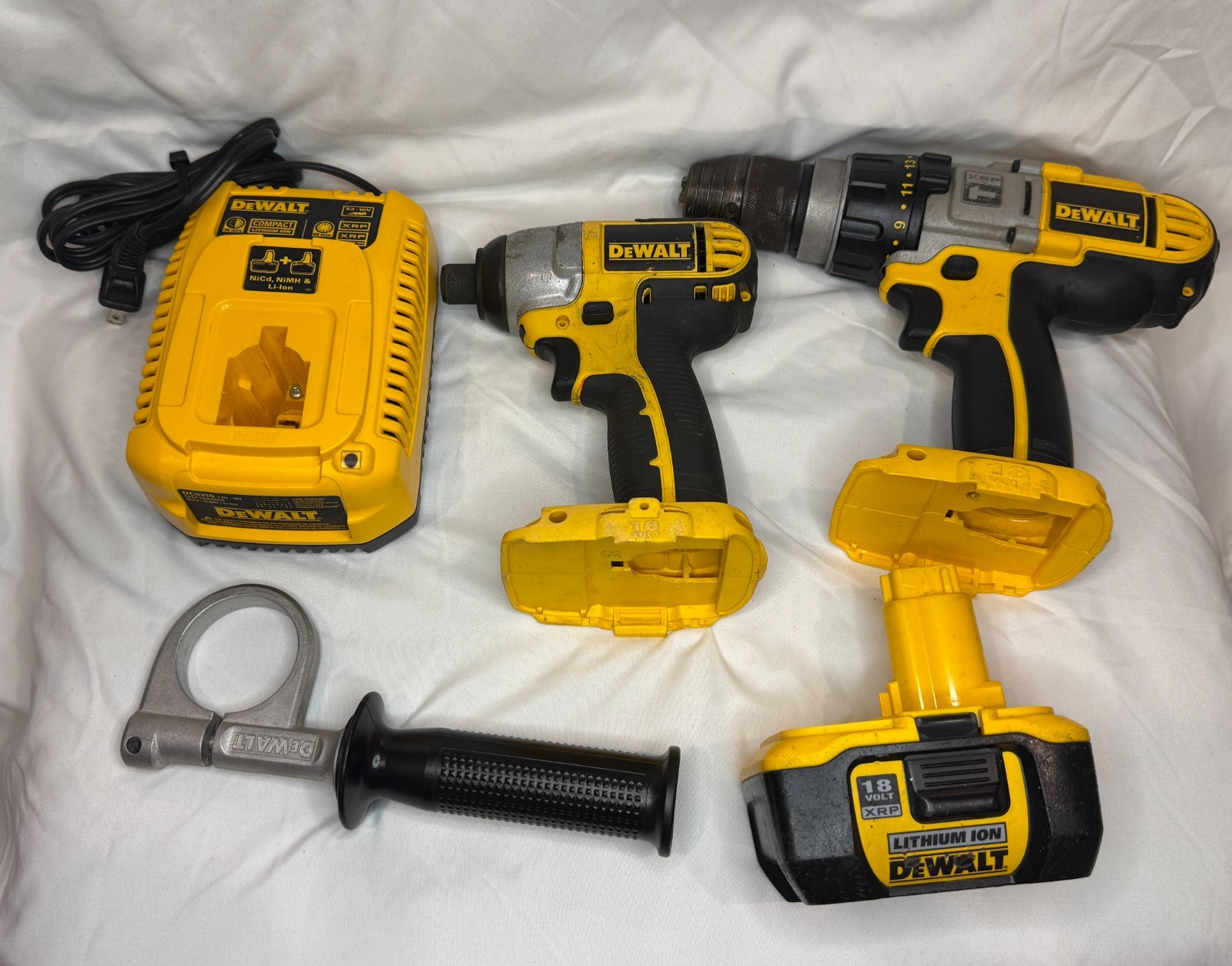 DEWALT DCD950 18v 1/2 Drill DC825 1/4 Impact Driver, Charger, Li-Ion Battery Set