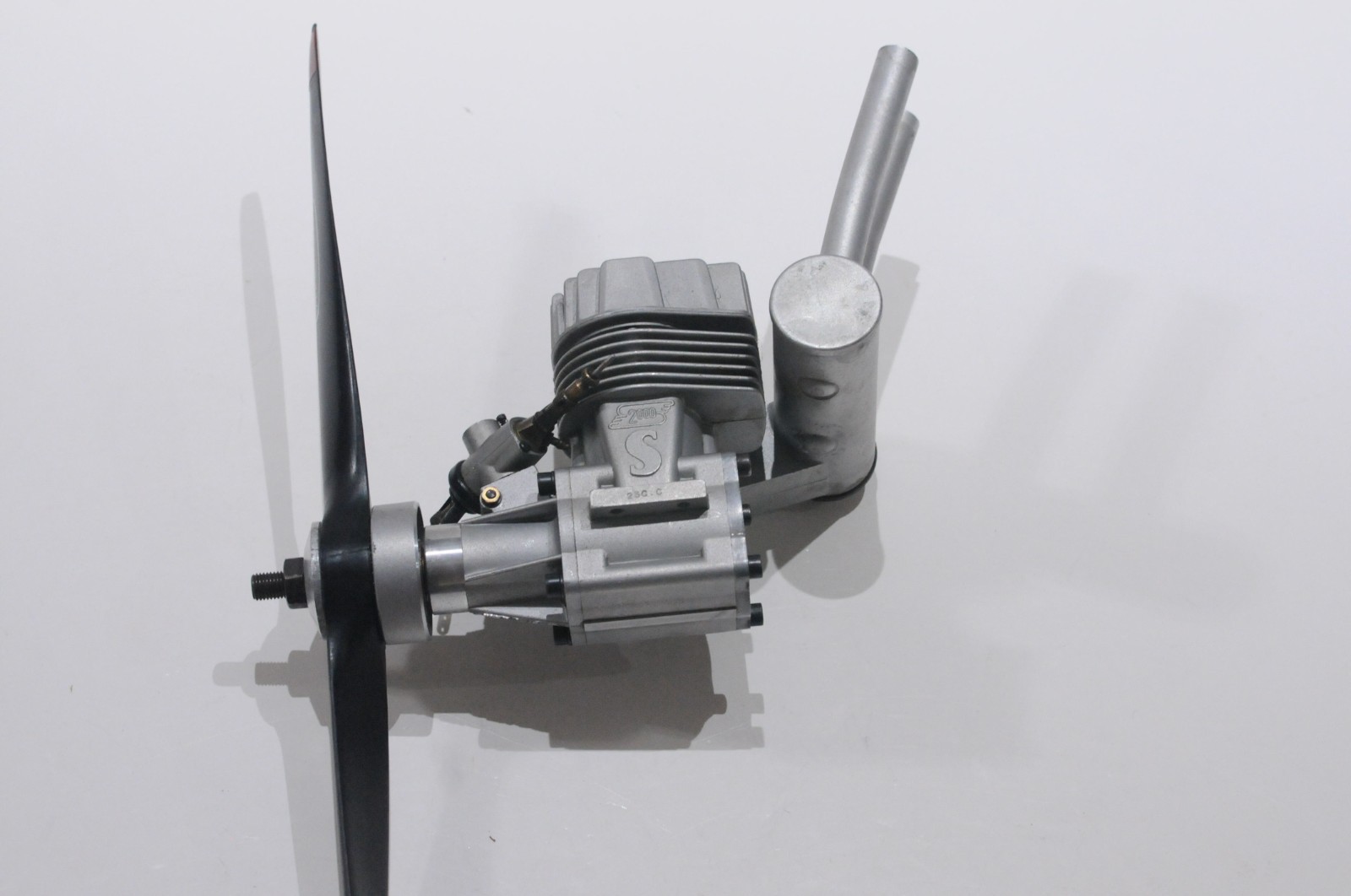 TIGRE S2000 RC PLANE 25CC NITRO ENGINE MUFFLER AND DYNATHRUST PROPELLER