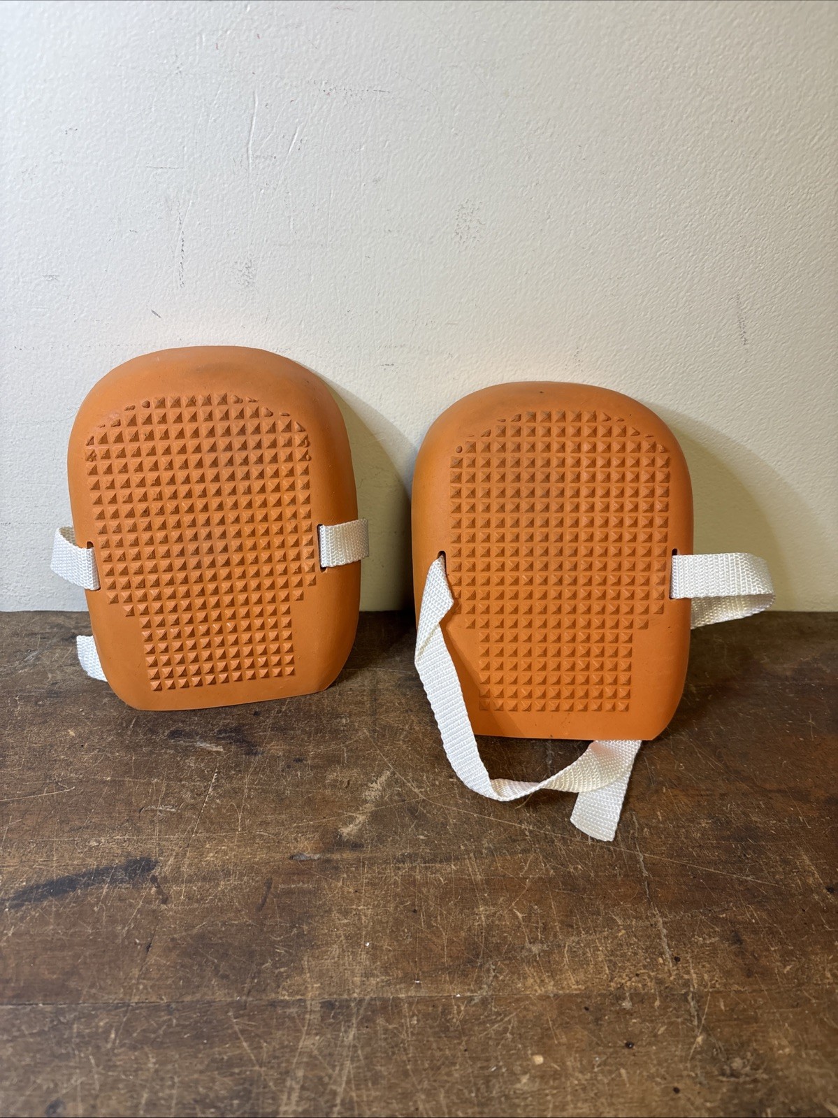 Vintage Draper Cellular Rubber Knee Pads Orange Adjustable Strap Work Pair