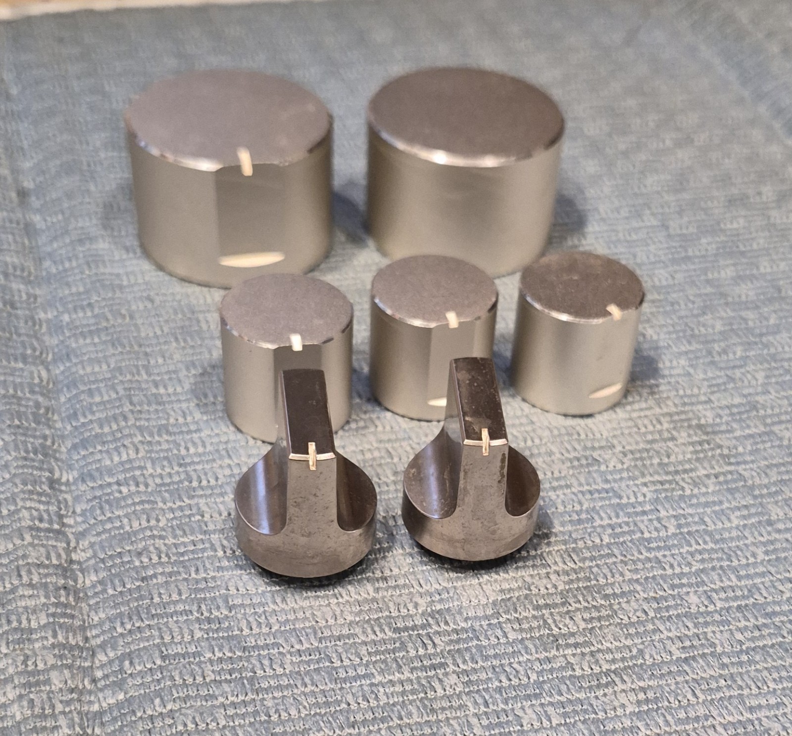 REPLACEMENT PARTS: Hitachi SR-2010  Stereo Receiver Knobs