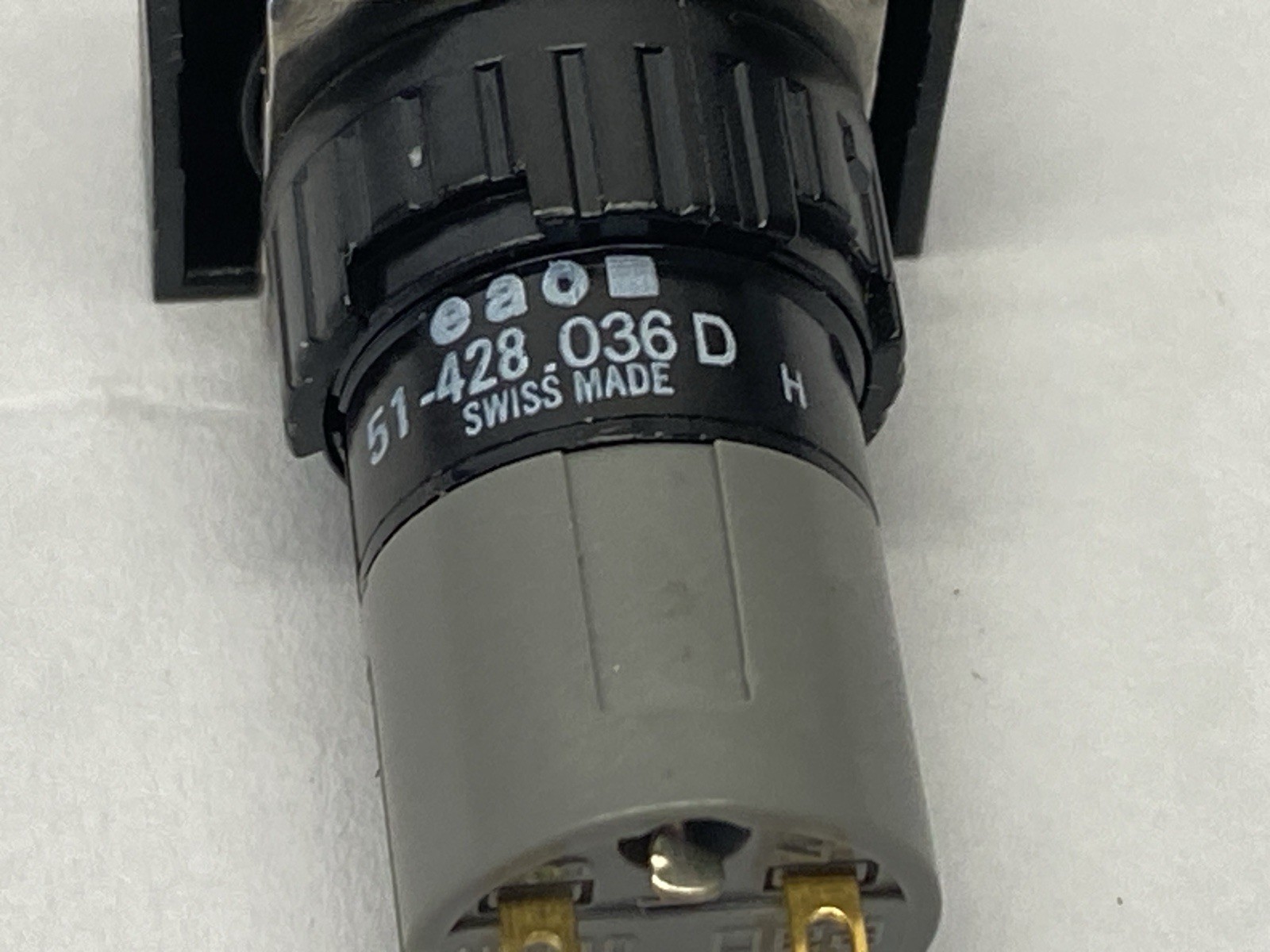 Eaon 51-428.036D Keyed Switch Spring Return 2-Position 100mA 42V