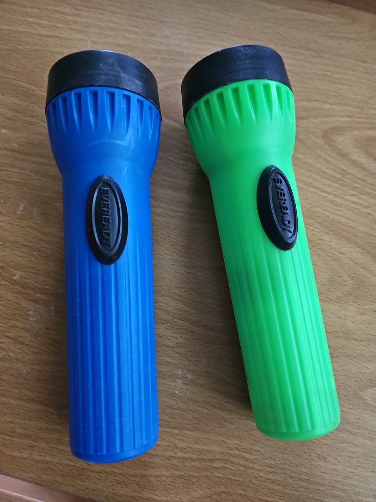 Eveready Plastic Flashlight Regular Light Uses 2D Battery 2 Count Green Blue