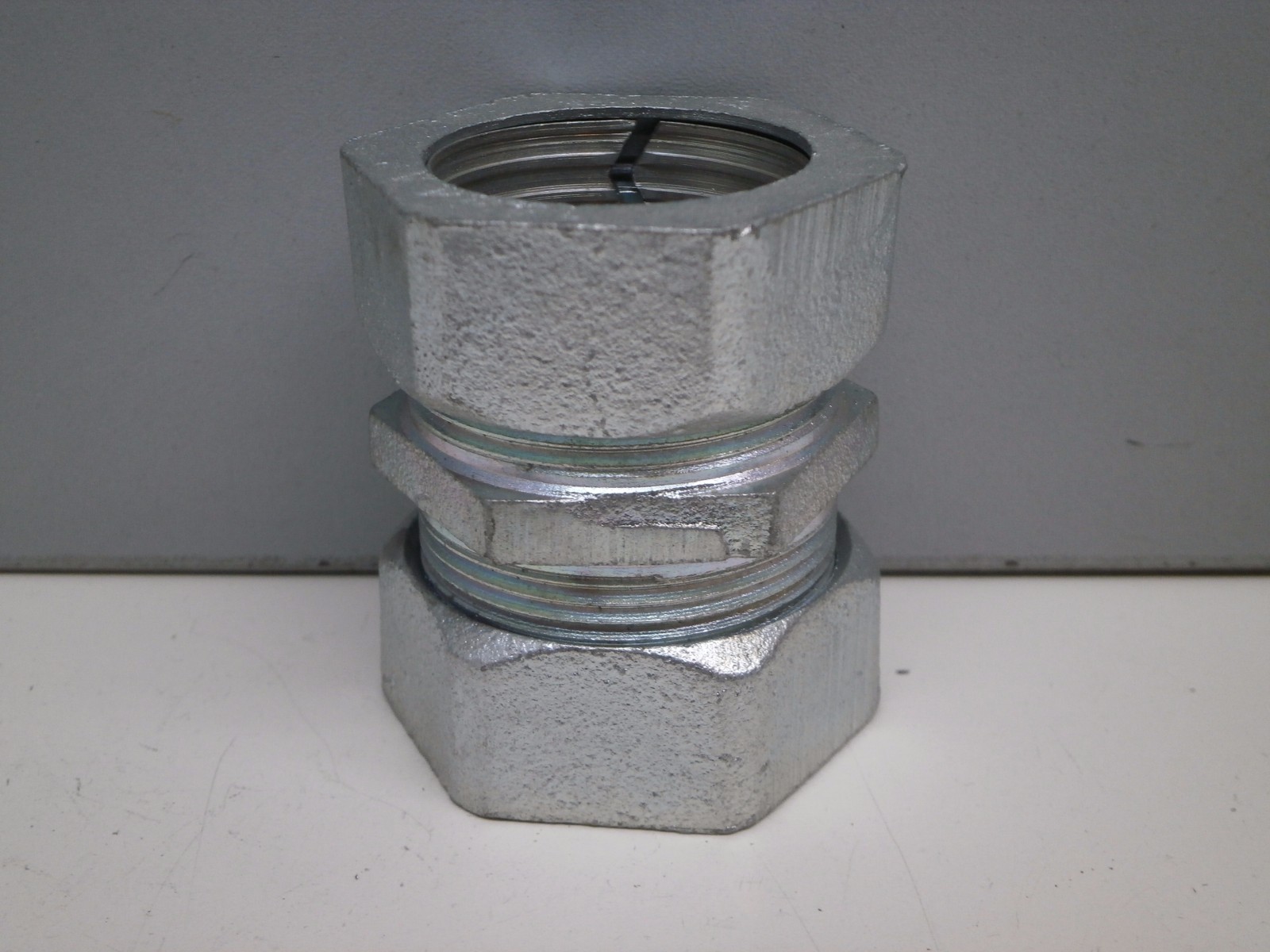 Lot of (4) 1444A One-Inch 1" Threadless Rigid Conduit Steel Compression Coupling