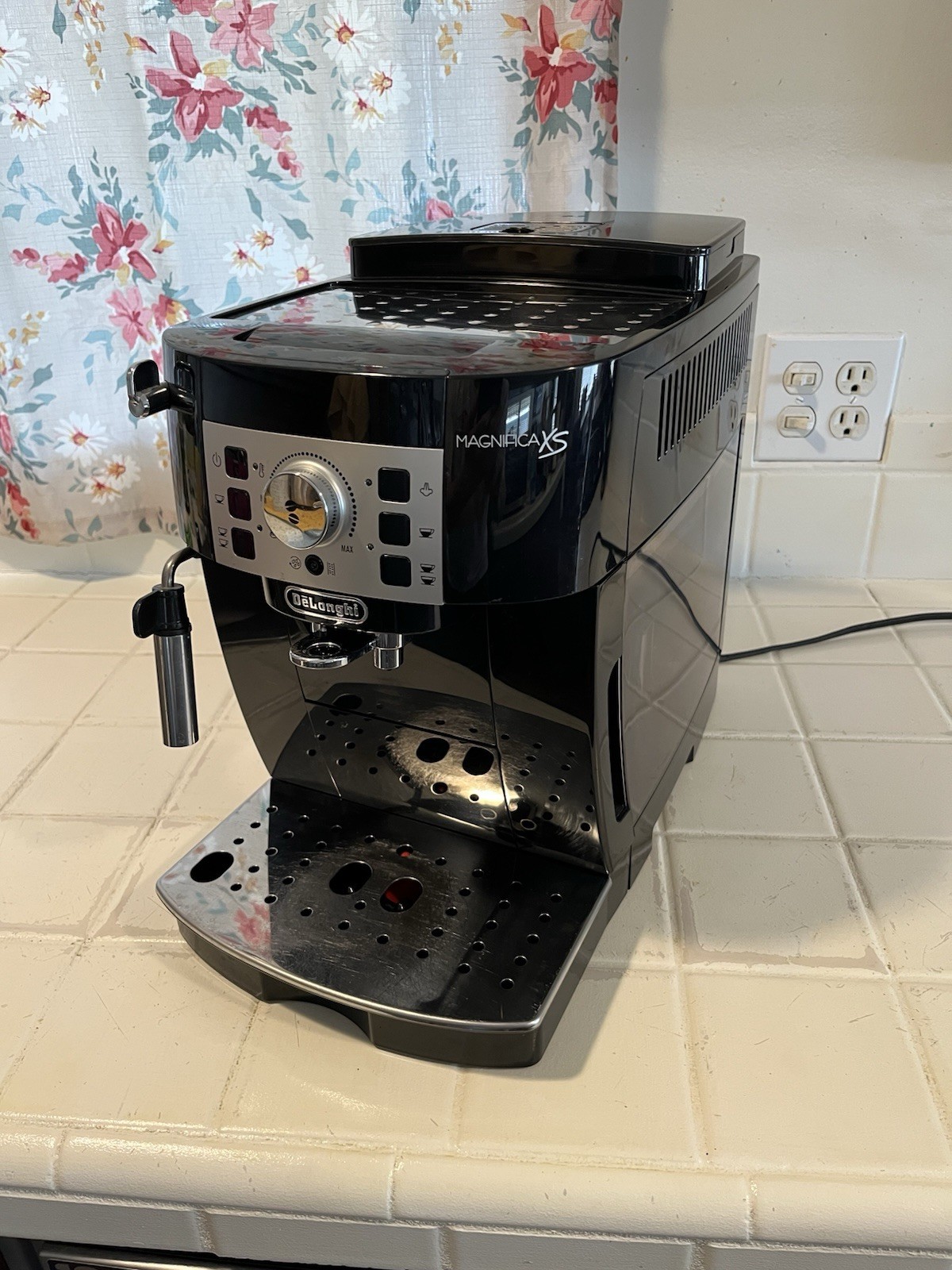 Delonghi Magnifica XS Espresso Machine. FREE Delivery in the United States Only