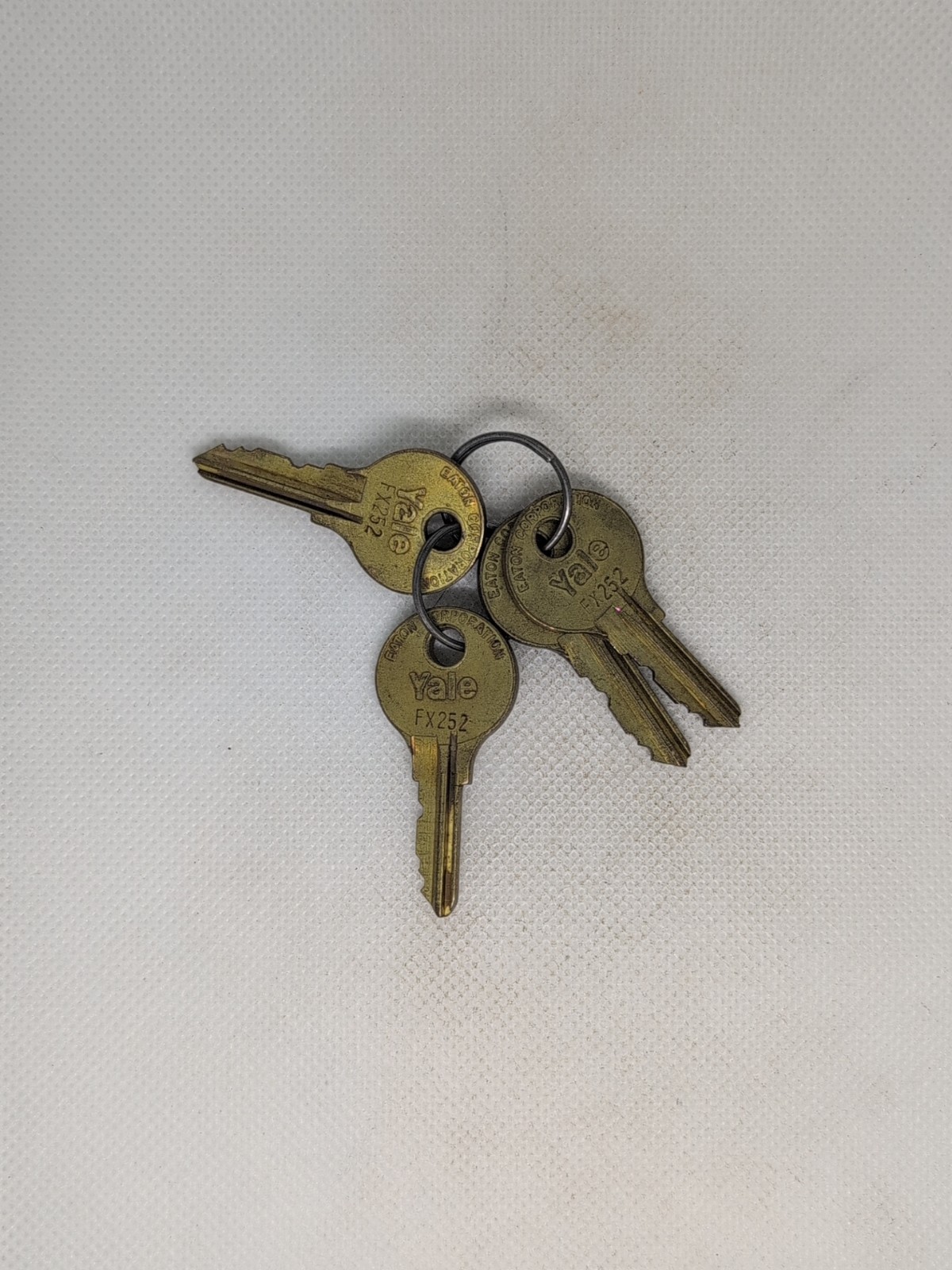 Lot Of 4 Yale Key FX252