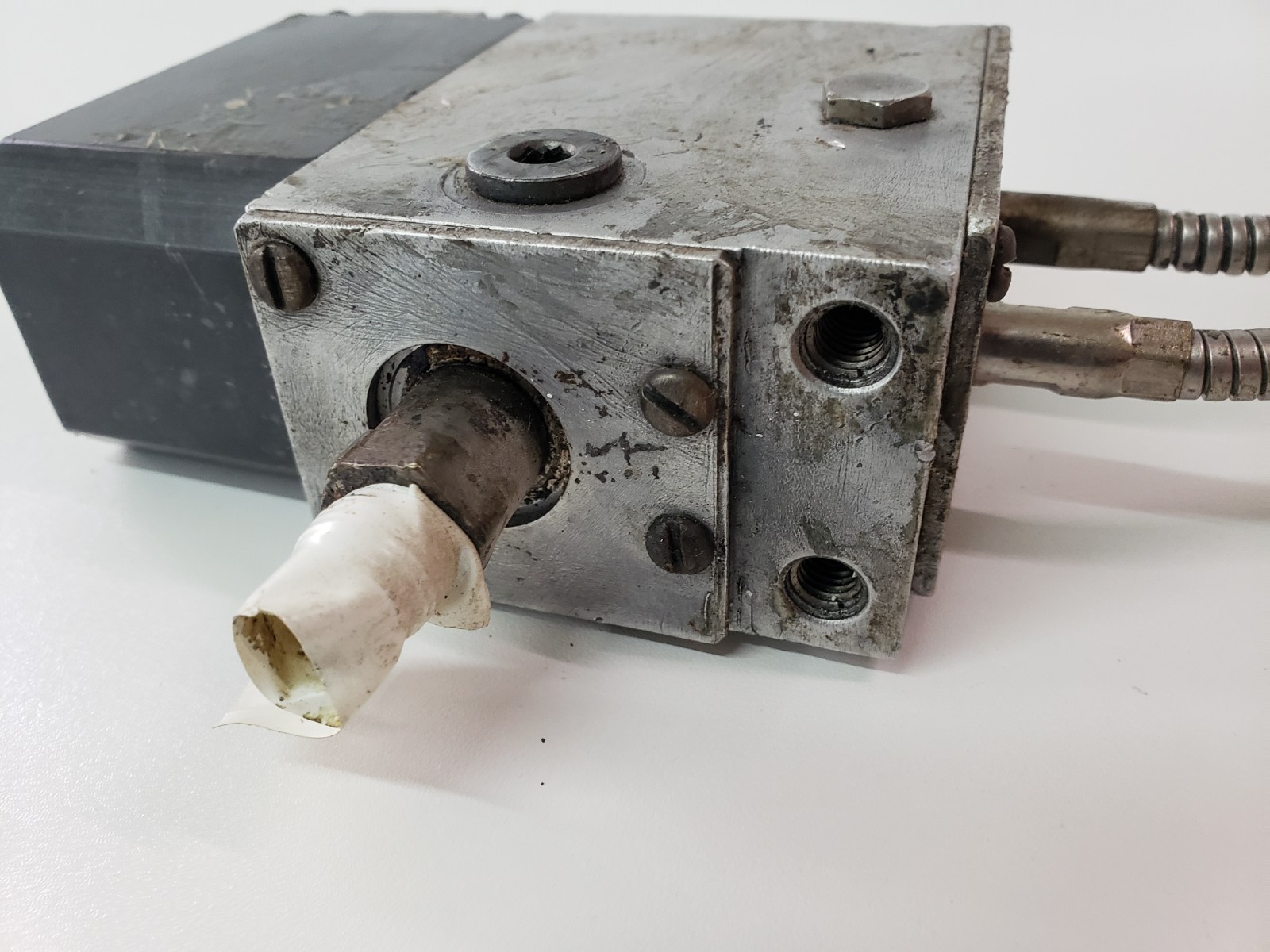 Nordson 724634A Hot Melt Applicator Head