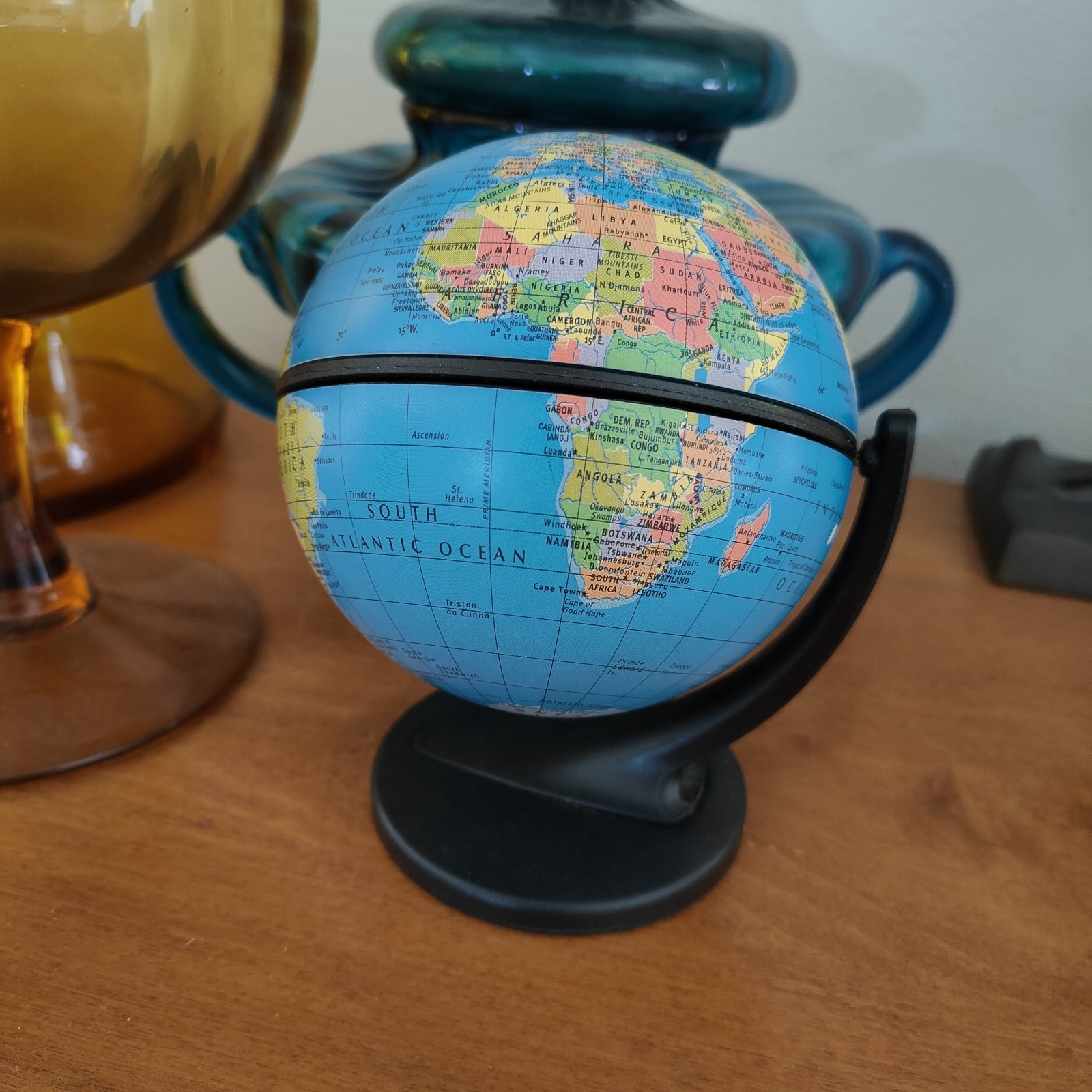 Replogle World Mini Globe 2001 Desktop 4" Diameter/5.5” Tall Dual Direction Spin