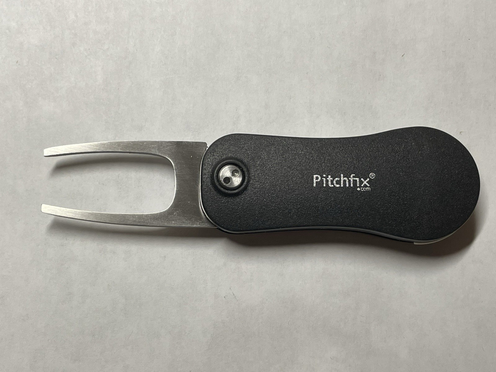 (1) Pitchfix Golf Switchblade Divot Tool & Masters 1" Coin Style Golf Marker