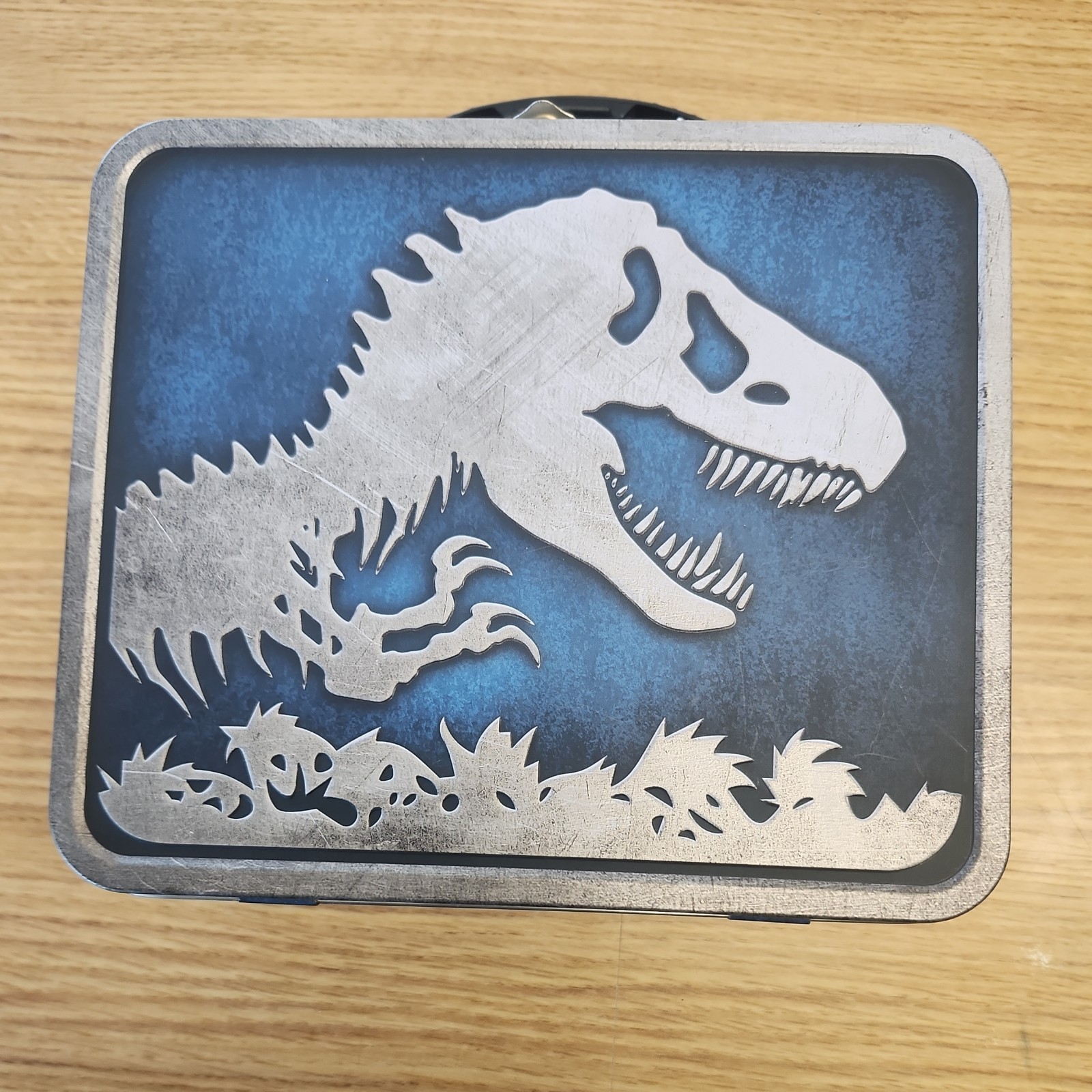 Jurassic Park World Metal Lunch Box 2015 3” X 6” X 8” T-Rex Velociraptor