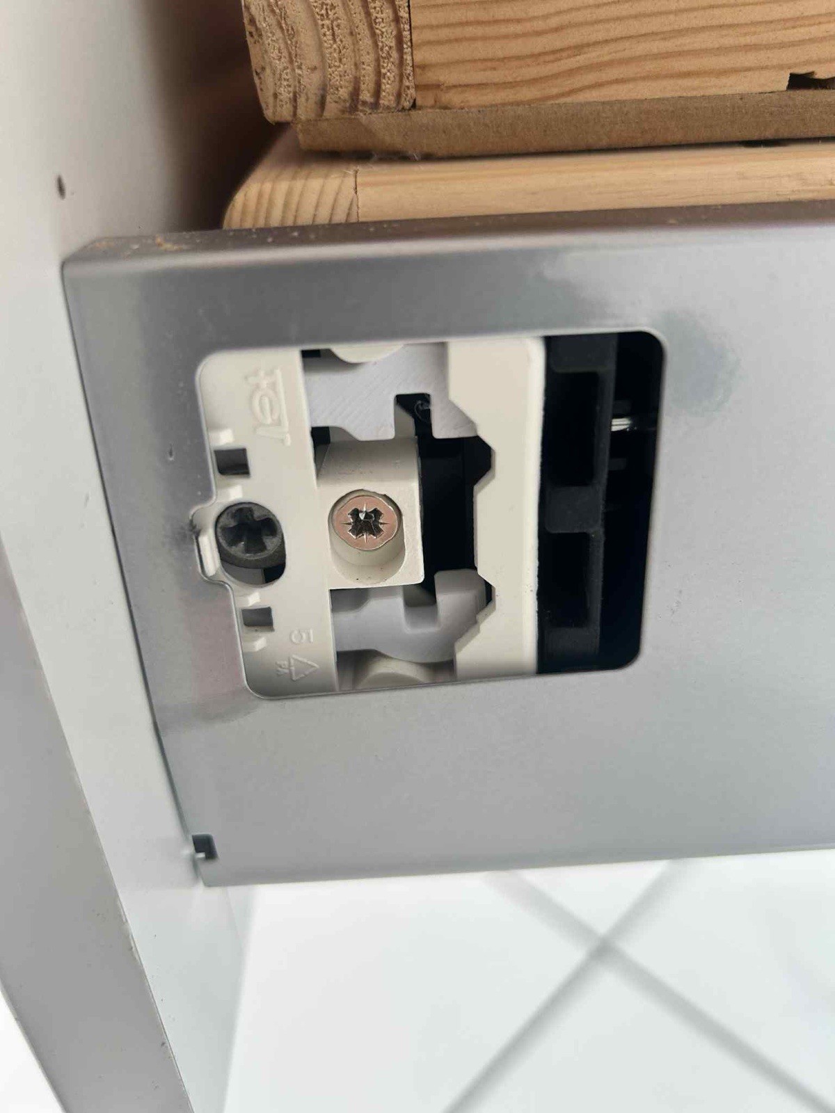 Howdens Compatible Drawer Clips (Pair)