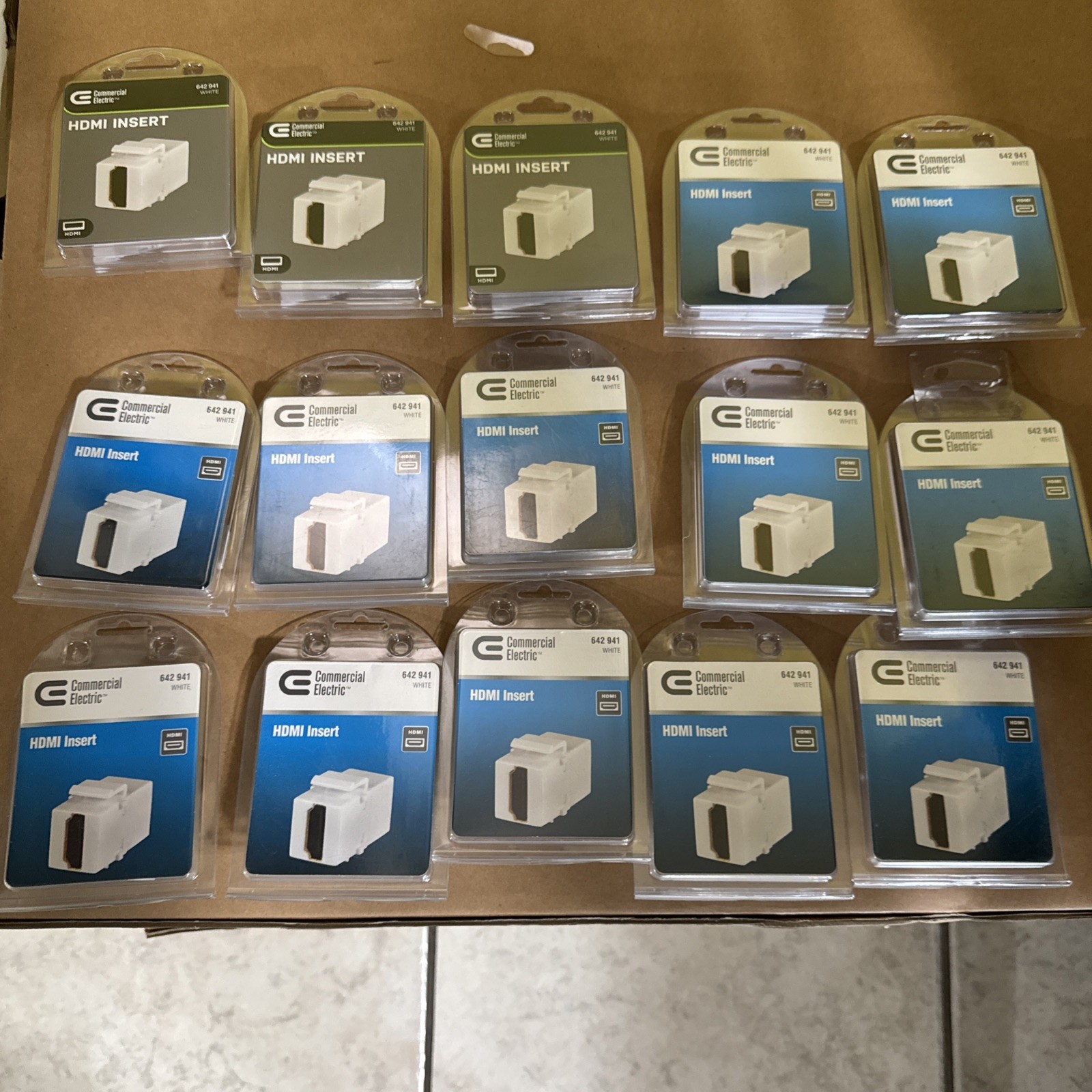Commercial Electric HDMI Insert - White 642 941 lot 15 items
