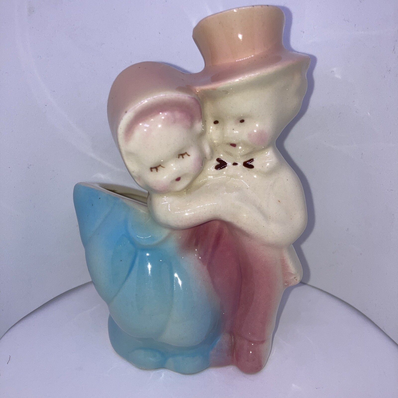 🎀VINTAGE 1940S SHAWNEE VICTORIAN COUPLE BOY GIRL DANCING HUGGING PLANTER VASE