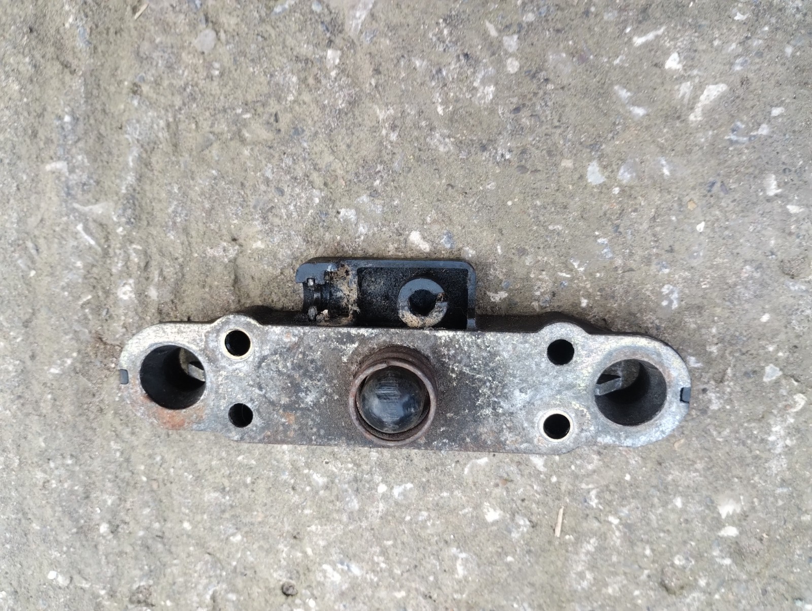 SUZUKI BANDIT GSF 600 Seat Main Catch / Latch GSF600 96-00