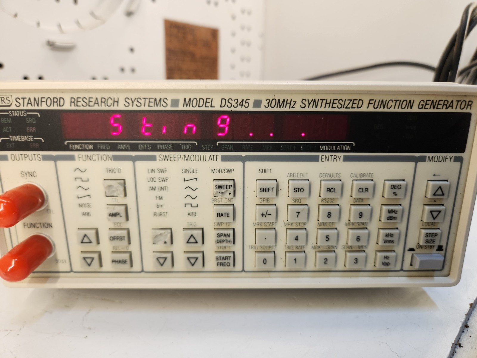 Stanford Research Systems (SRS) DS345 30 MHz Synthesized Function Generator
