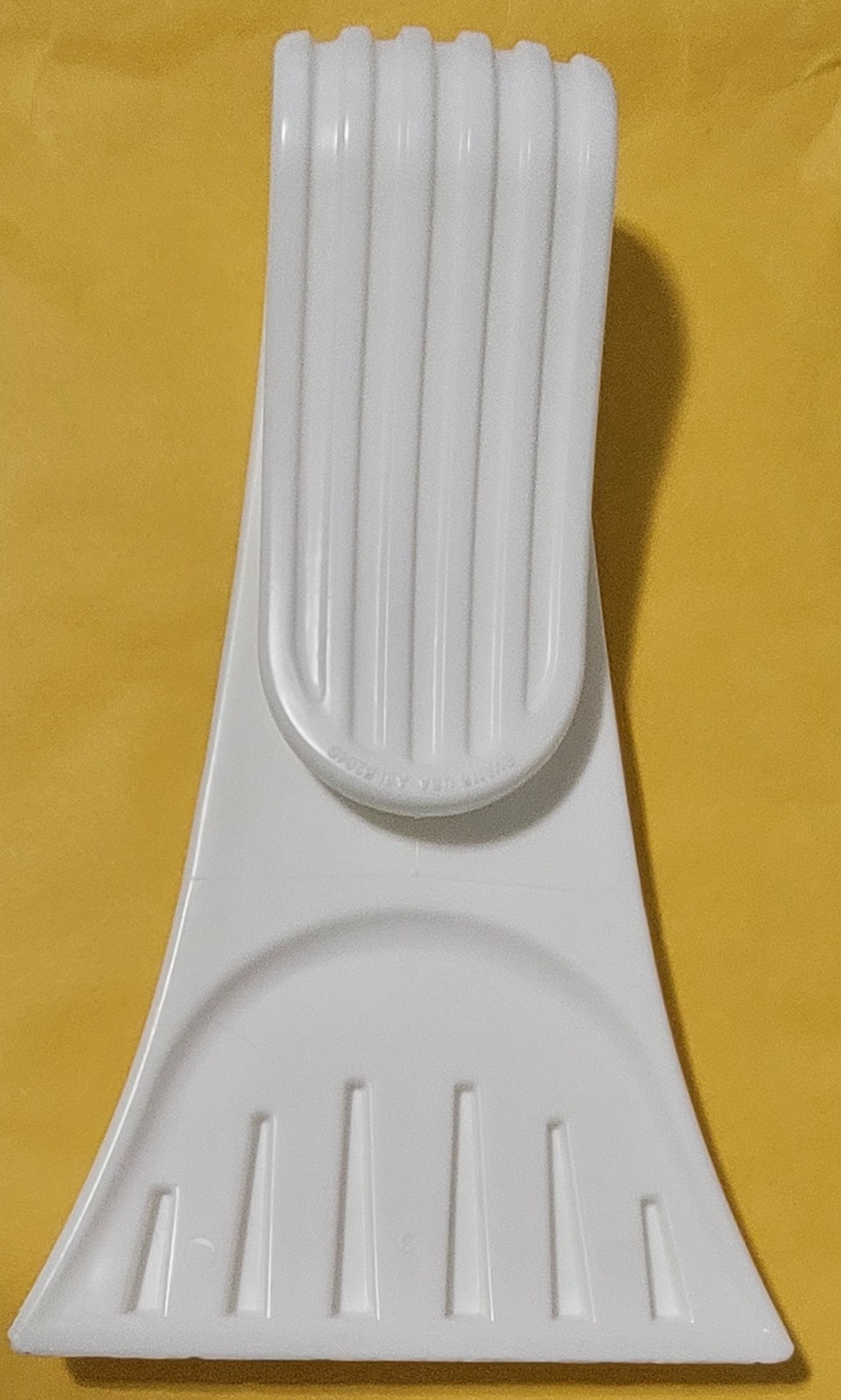 NEW ICE SNOW WINDOW SCRAPER PLASTIC DE ICER HANDLE TOOL HAS RANDOM COMPANY LOGO