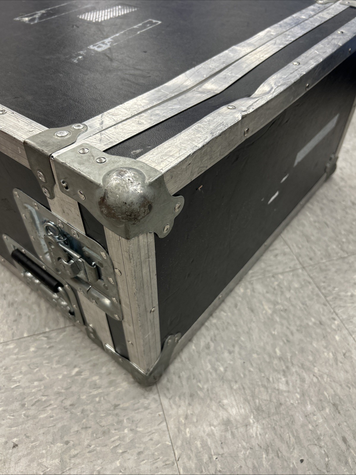 Flight Case Server Rack 4U Penn Elcom 19” Wide 21” Depth 2” Foam, missing parts