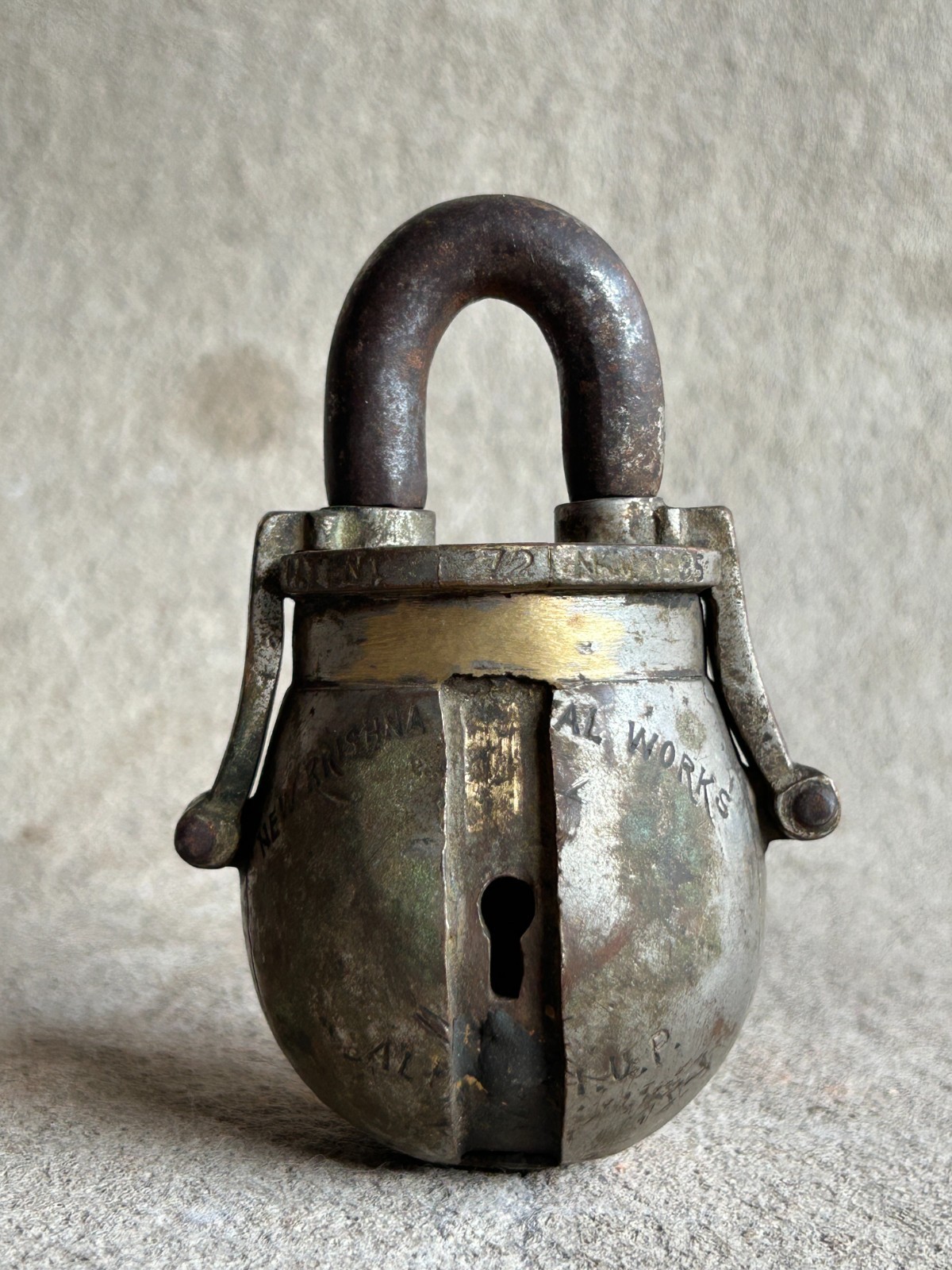 RARE OLD VINTAGE SOLID BRASS UNIQUE SHAPE PADLOCK NO HAVE KEY