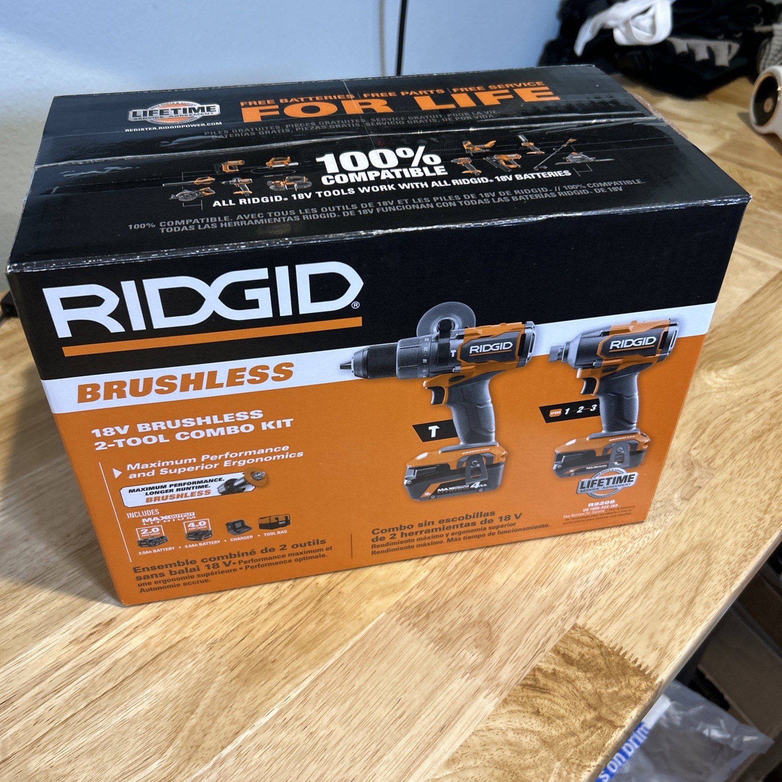 RIDGID R9208 18V Brushless 2 Tool Kit Subcompact Hammer Drill Driver Batteries