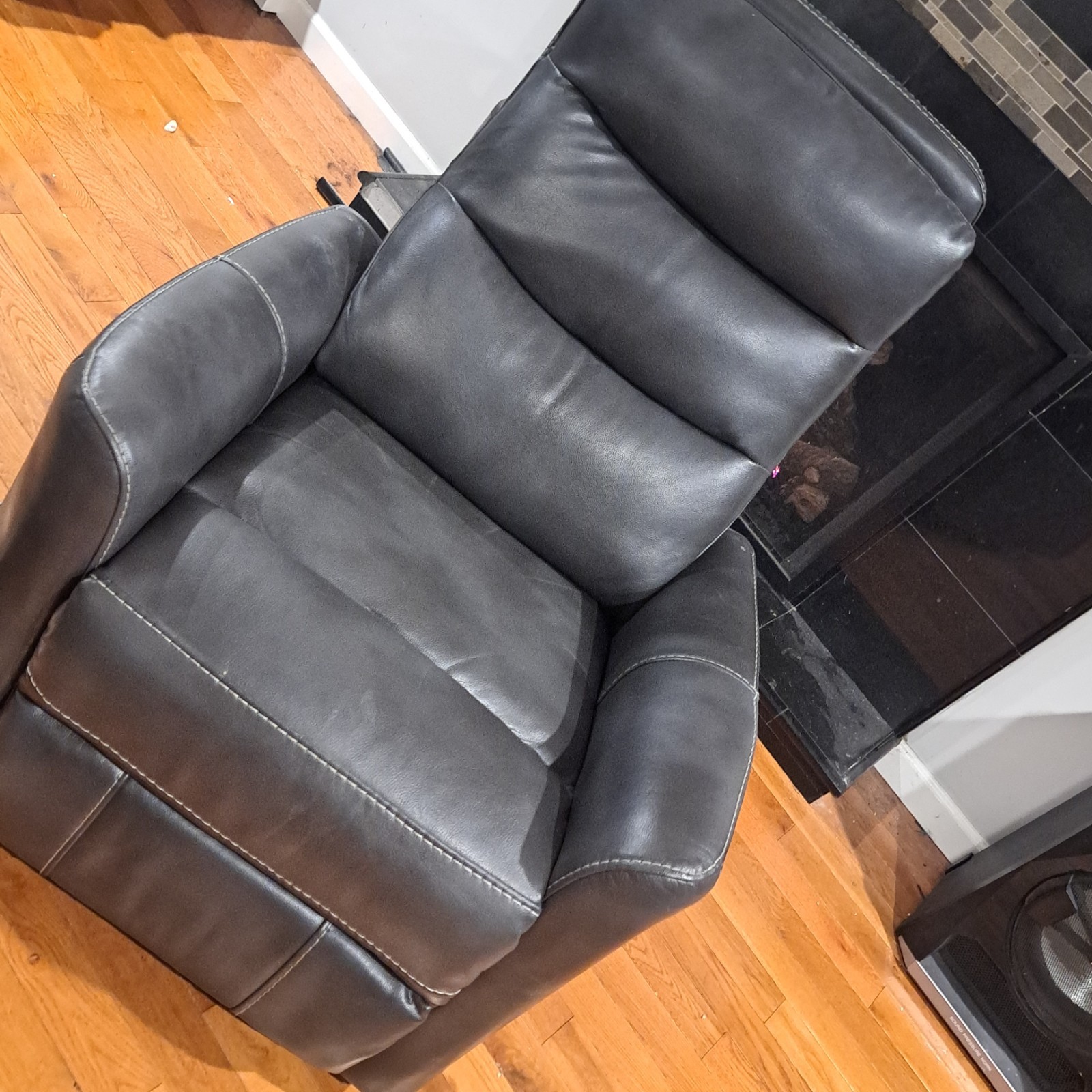 PICKUP: Timberland Leather Recliner – Excellent 🛋️✨