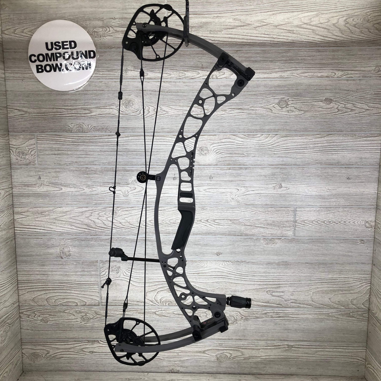 Used Hoyt Alpha AX-2 29 Tombstone LH 70# max
