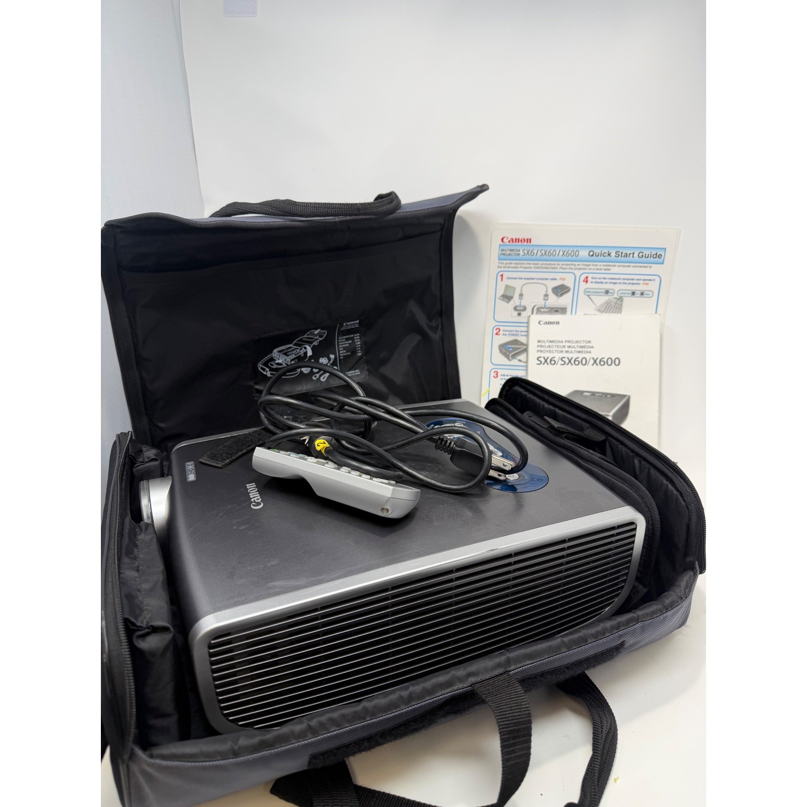 Canon Realis X600 Multimedia Projector XGA 3500 Lumens Case Remote RS02 Manuals