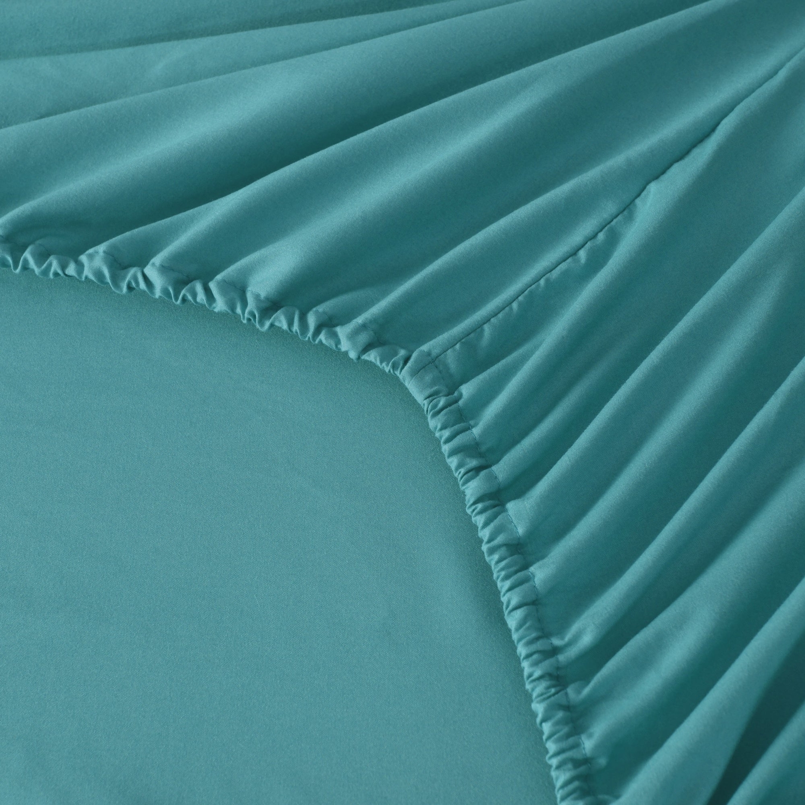 4/6 Pcs Soft Solid & Embroidery Bed Sheets Set