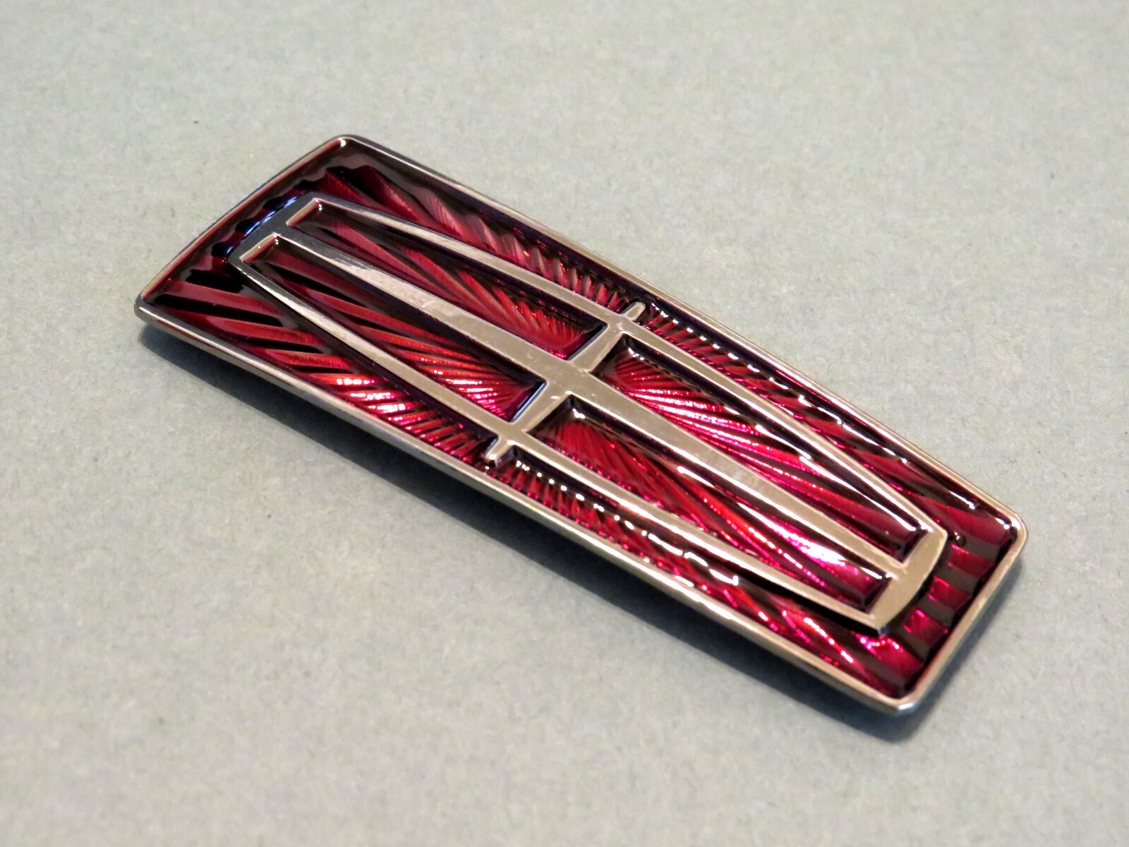 New 1998-1999-2000-2001-2002 Lincoln Town Car Hood Emblem-Metal.
