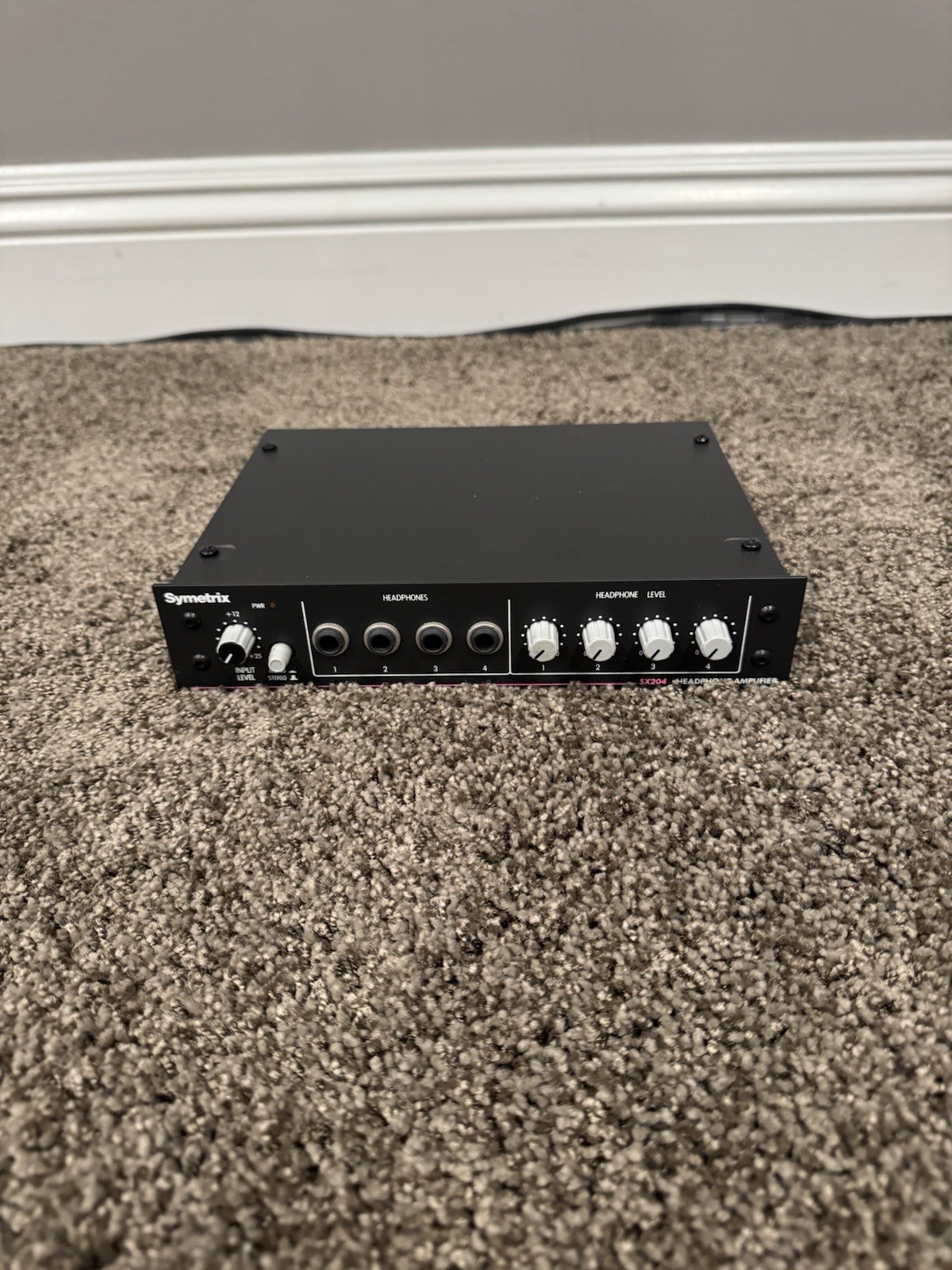 Symetrix SX204 4-Channel Stereo Headphone Amplifier Working