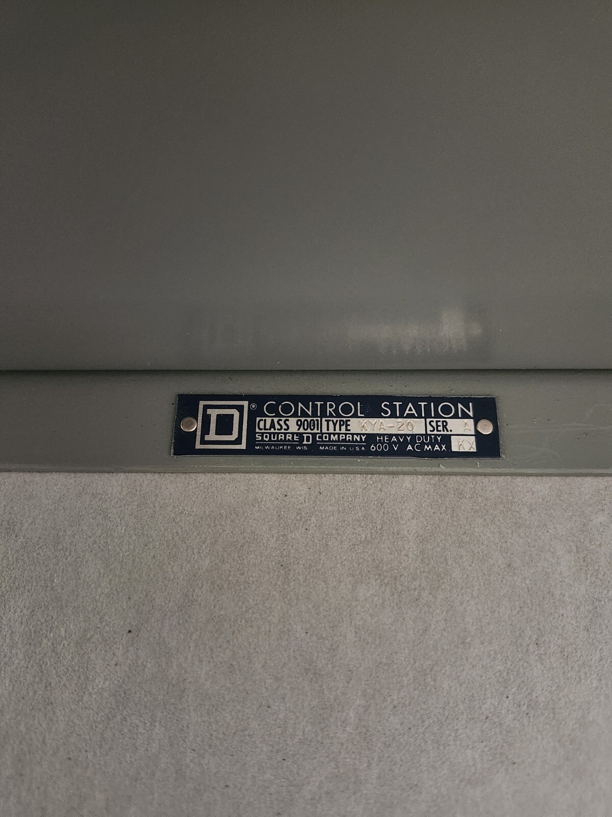 SQD 9001 TYPE KYA-20 20 HOLE HEAVY DUTY PUSH BUTTON ENCLOSURE