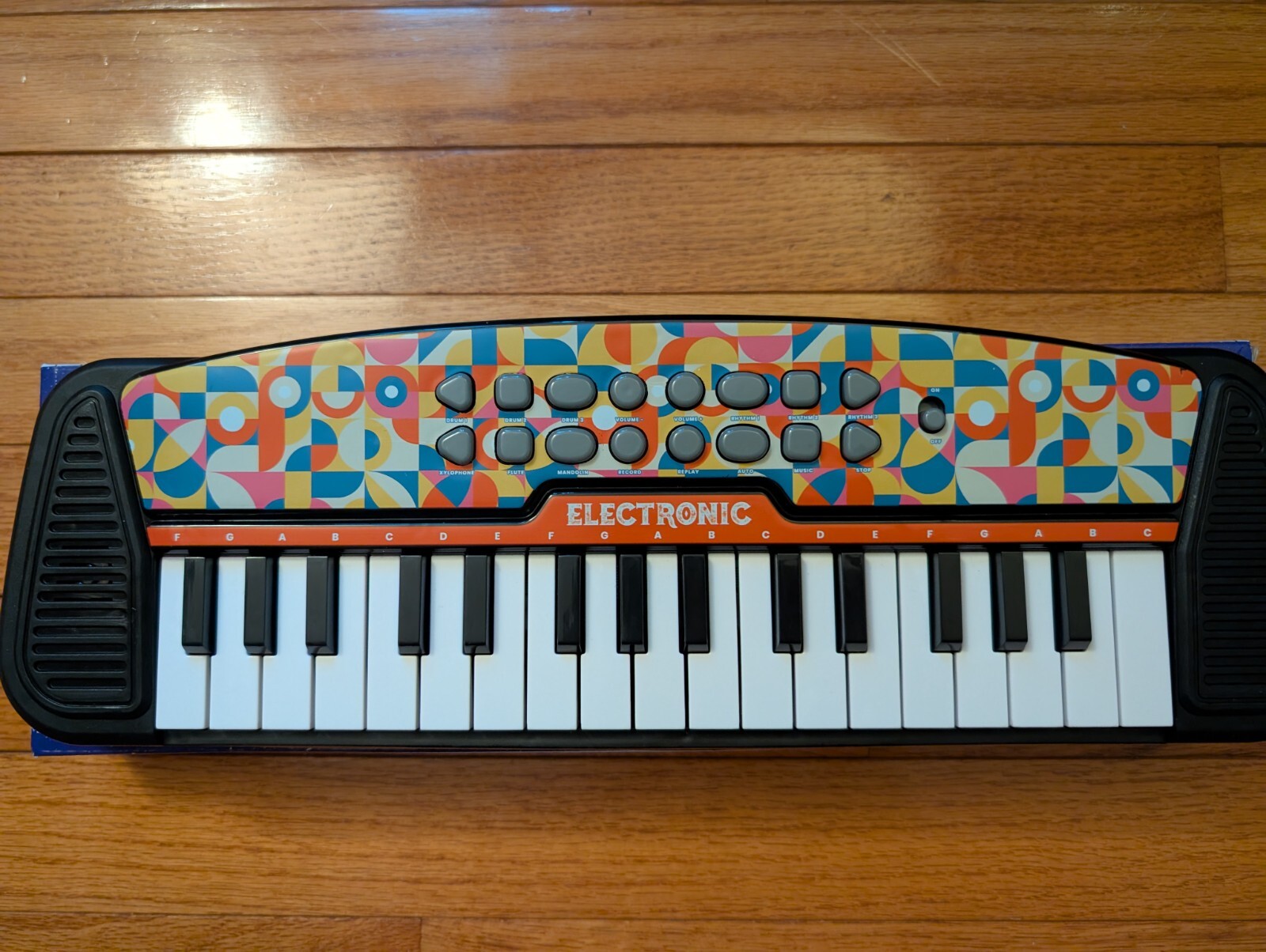 KIDS ELECTRONIC KEYBOARD 8 SOUND MODES/8 RHYTHM MODES AGES 6+ BATTERY SUPER CUTE