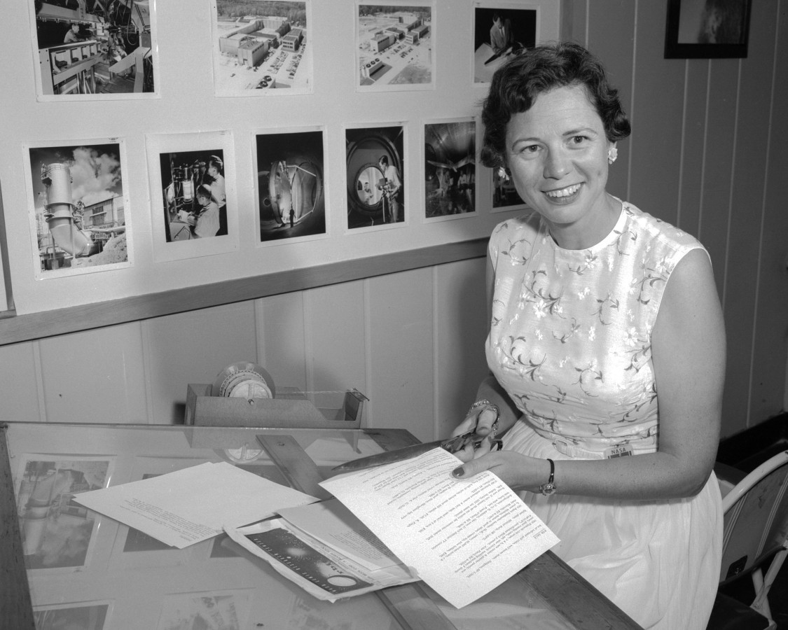 1959 NASA Career Women At Lewis Research - 8x10 Photo On 8.5x11 #1097
